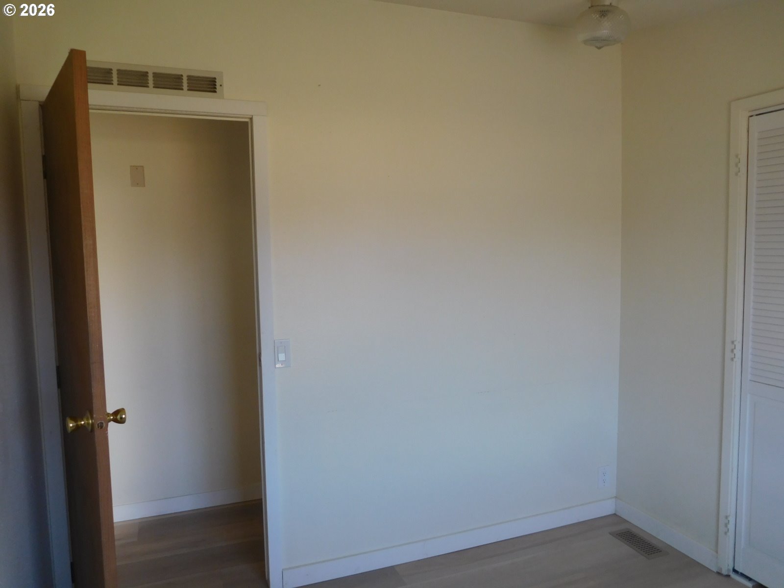 910 Cowl St 14 Property Photo 24