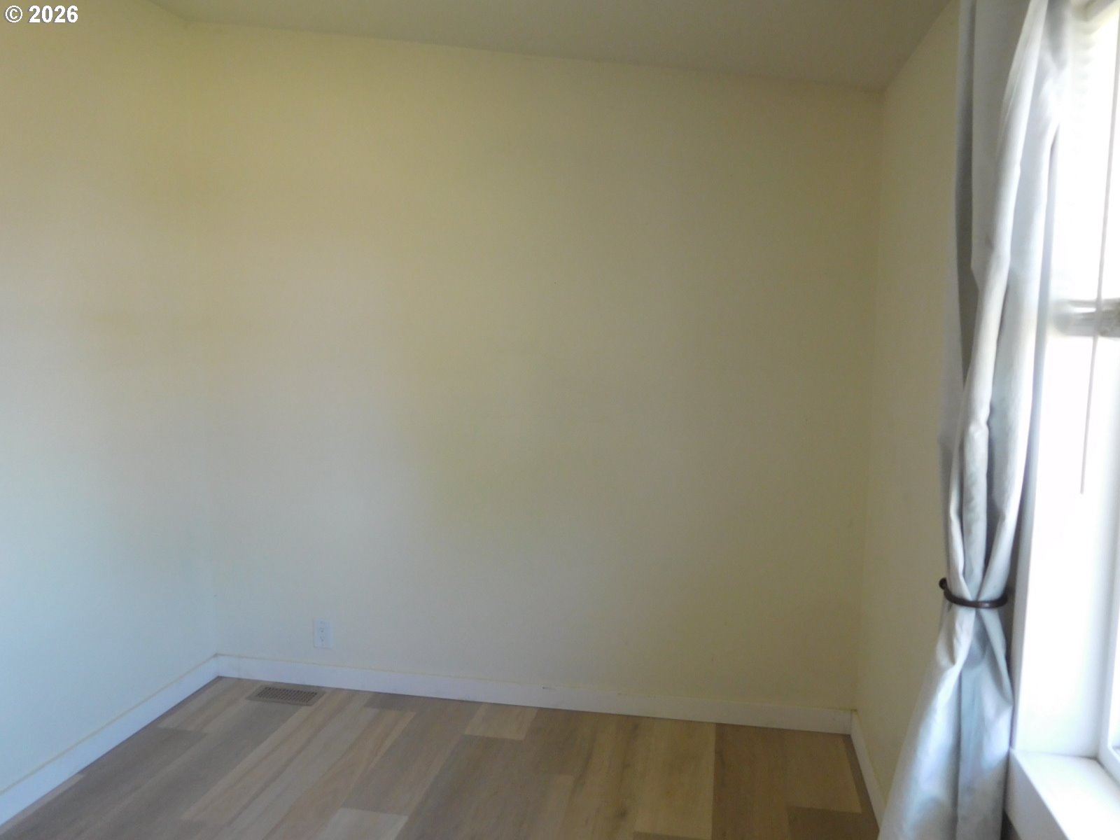 910 Cowl St 14 Property Photo 25