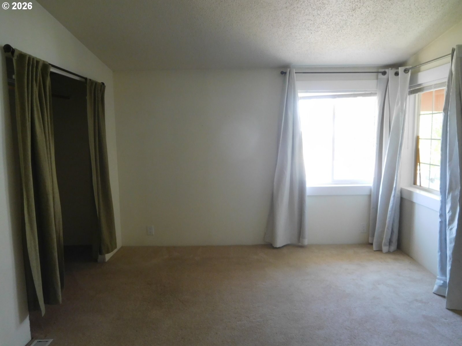 910 Cowl St 14 Property Photo 28
