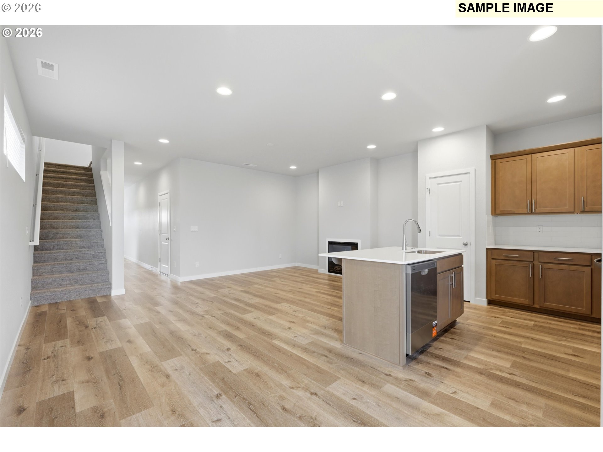 328 E Wilson St Property Photo 3