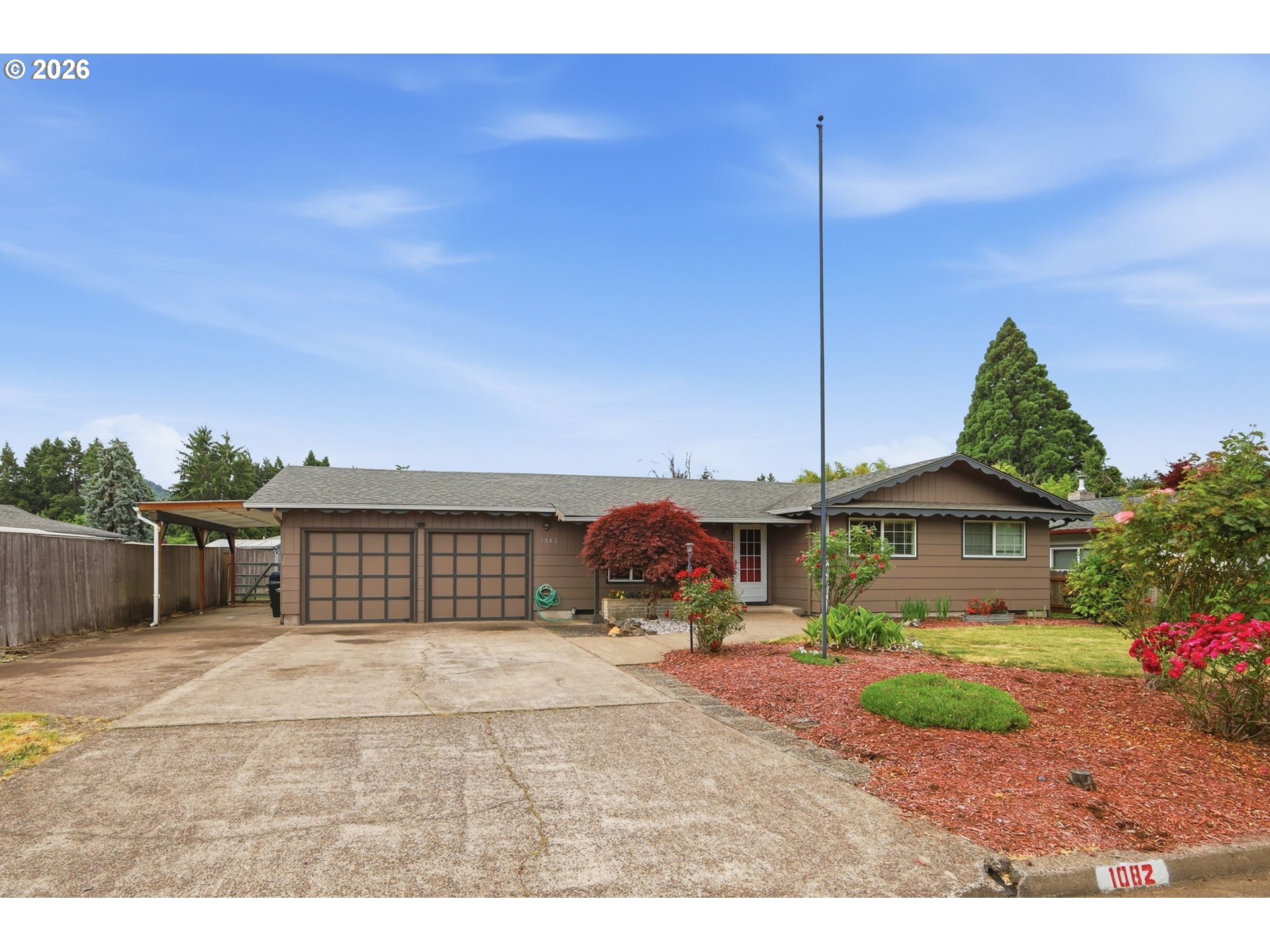 1082 DONDEA ST Property Photo 1