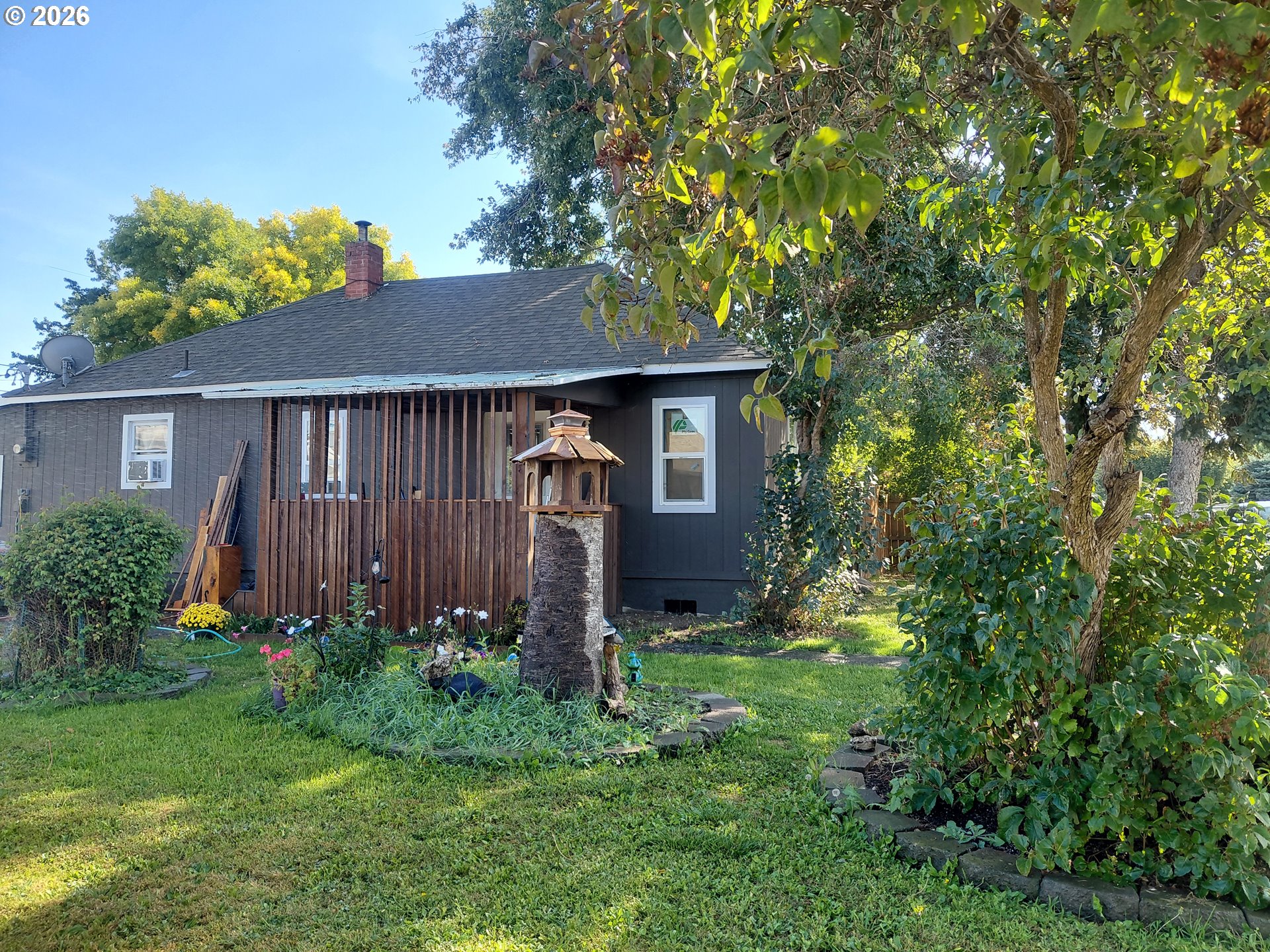 208 NE 7TH AVE Property Photo 1