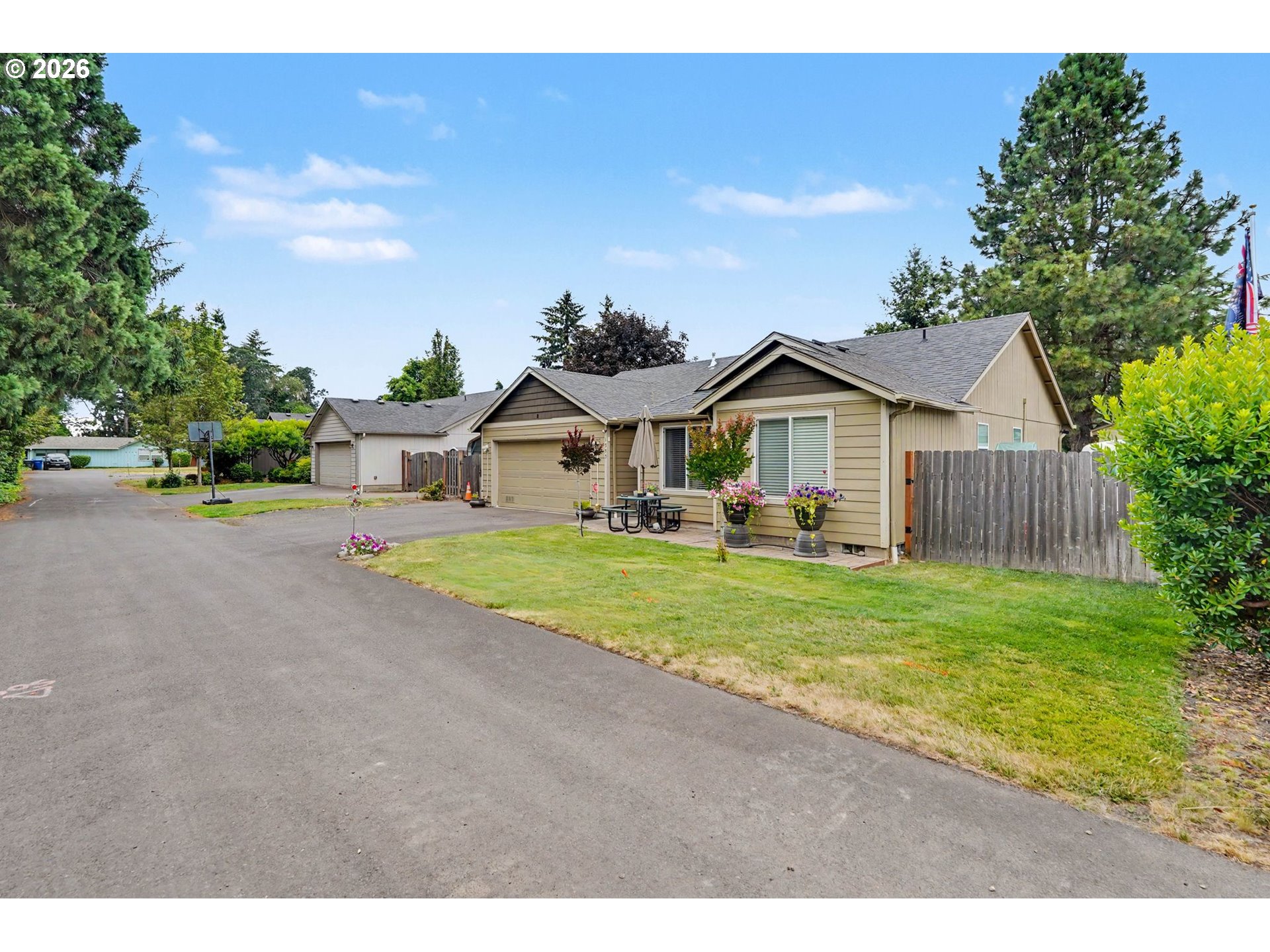 1555 Crimson Cap Ln Property Photo 3