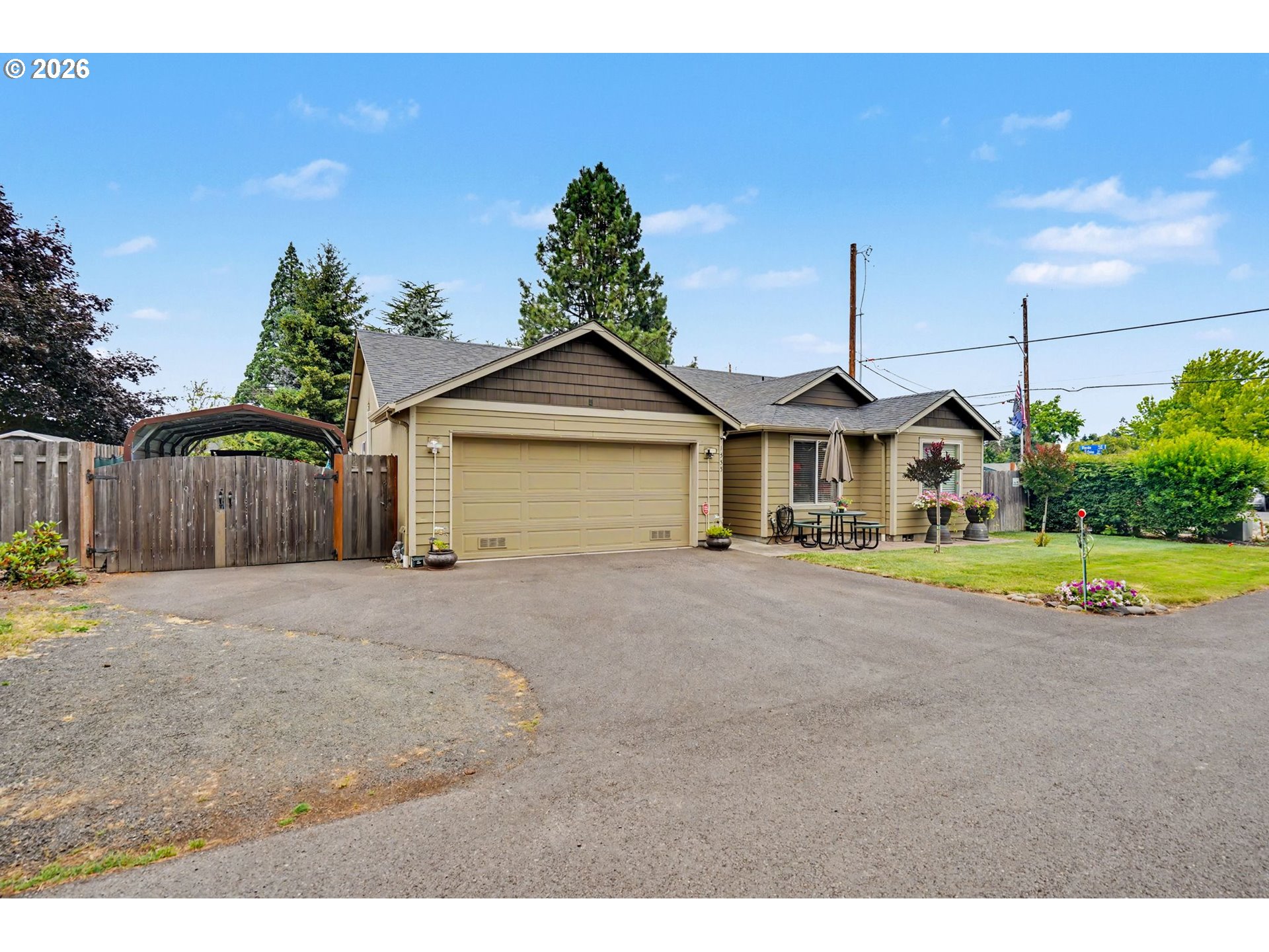 1555 Crimson Cap Ln Property Photo 4