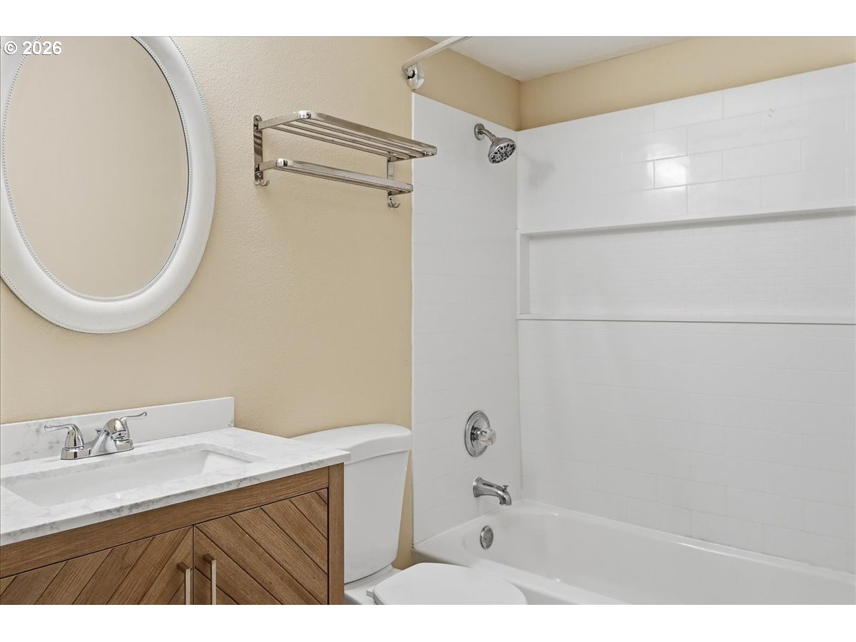 2330 Se Brookwood Ave 221 Property Photo 16