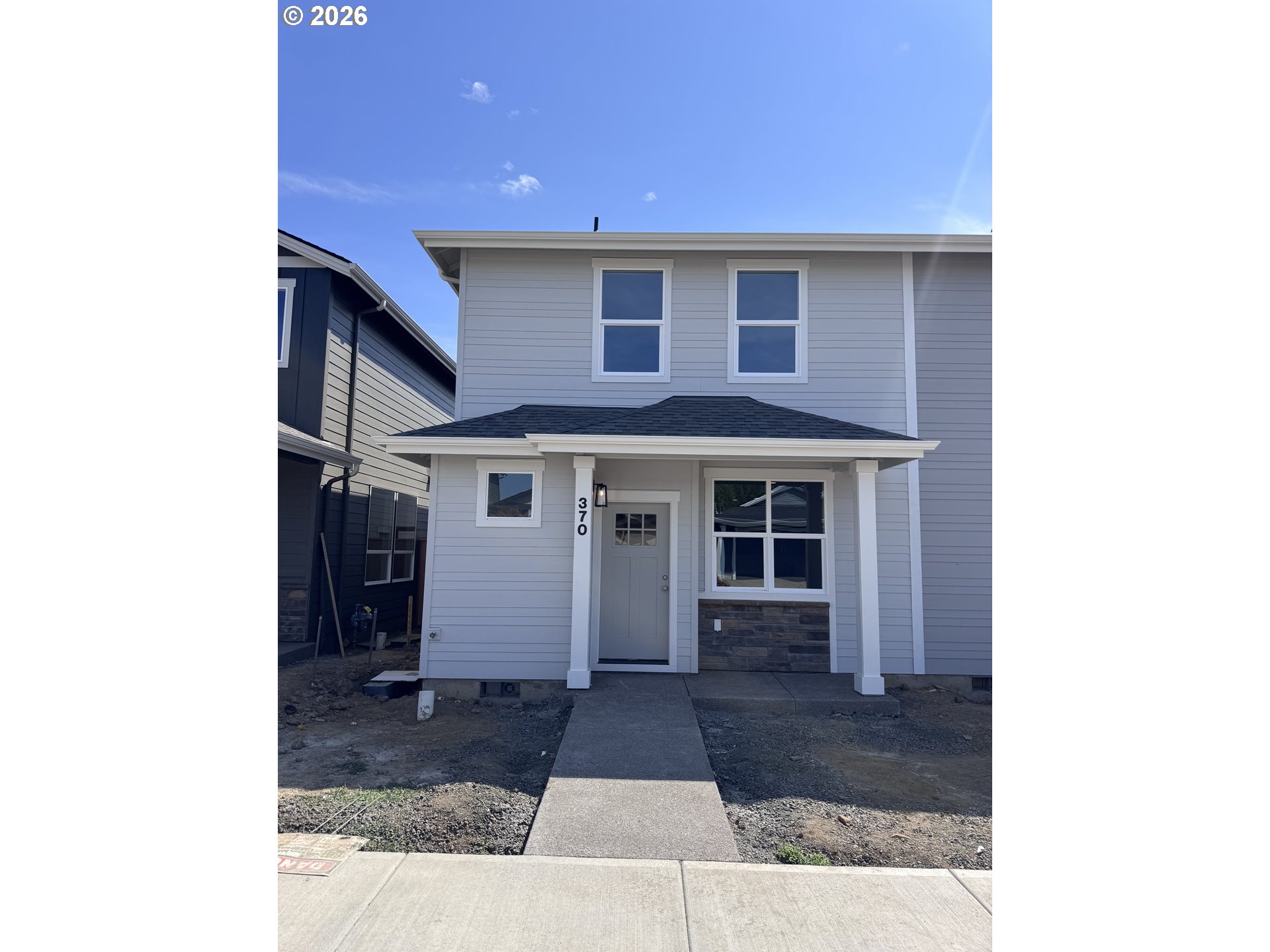 370 Se Shetterly Dr Property Photo 1