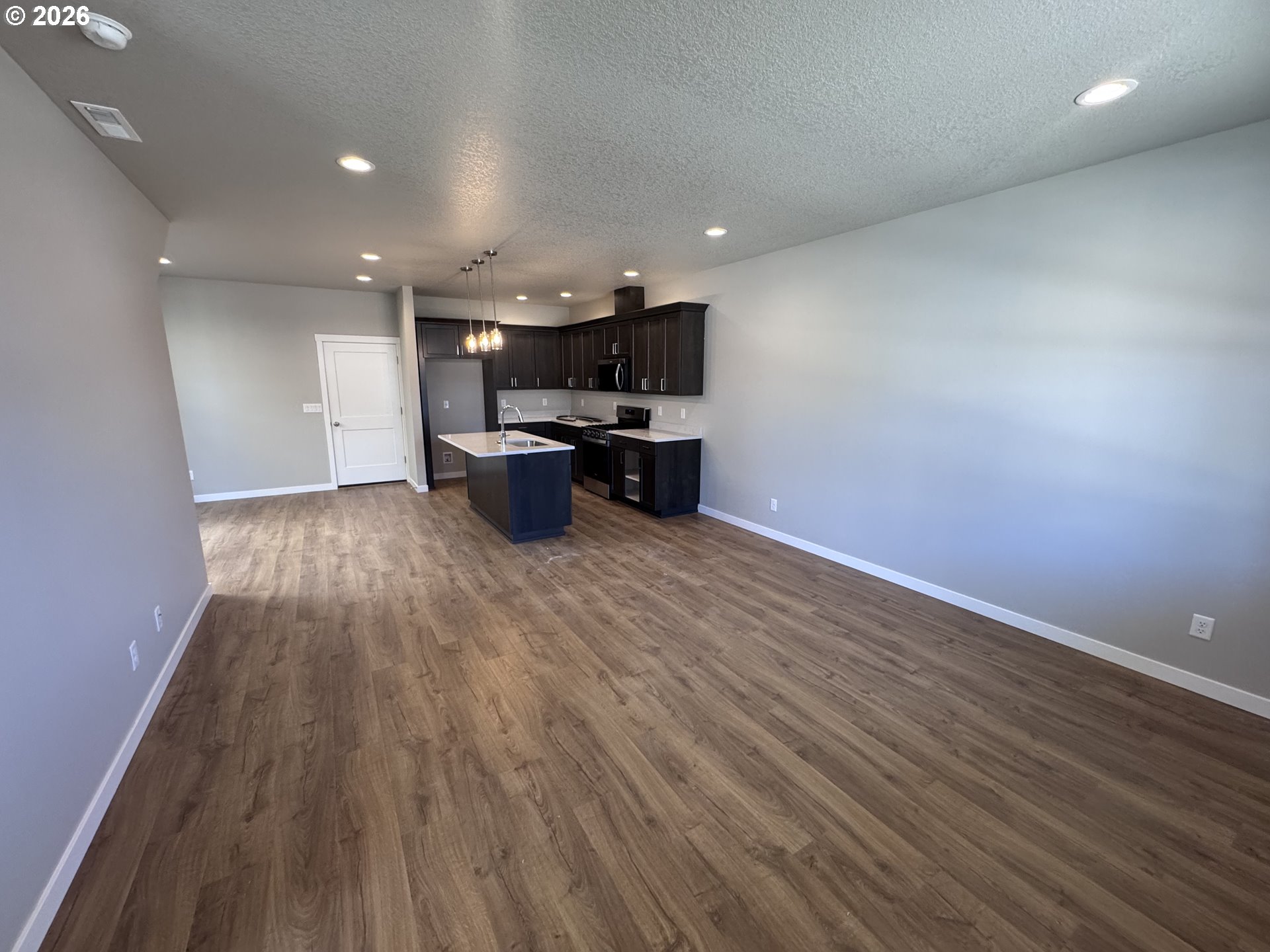 370 Se Shetterly Dr Property Photo 2