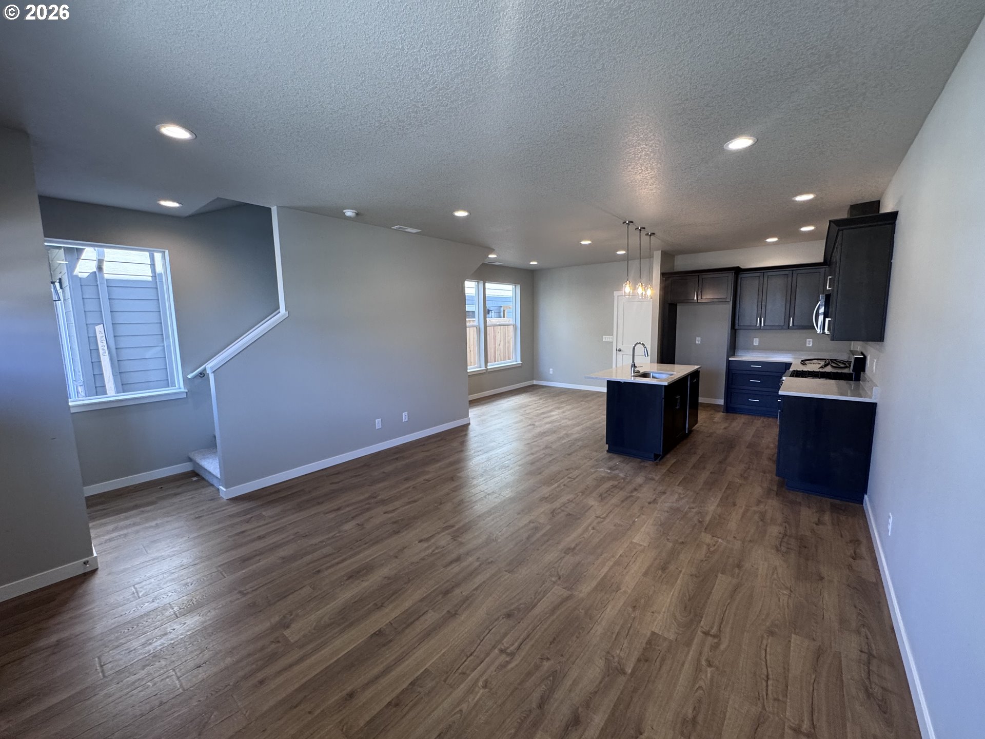 370 Se Shetterly Dr Property Photo 3