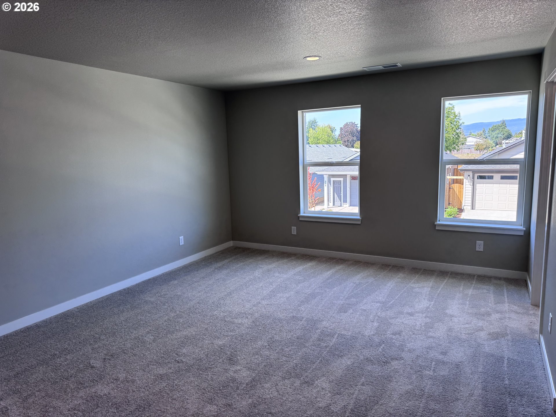 370 Se Shetterly Dr Property Photo 12