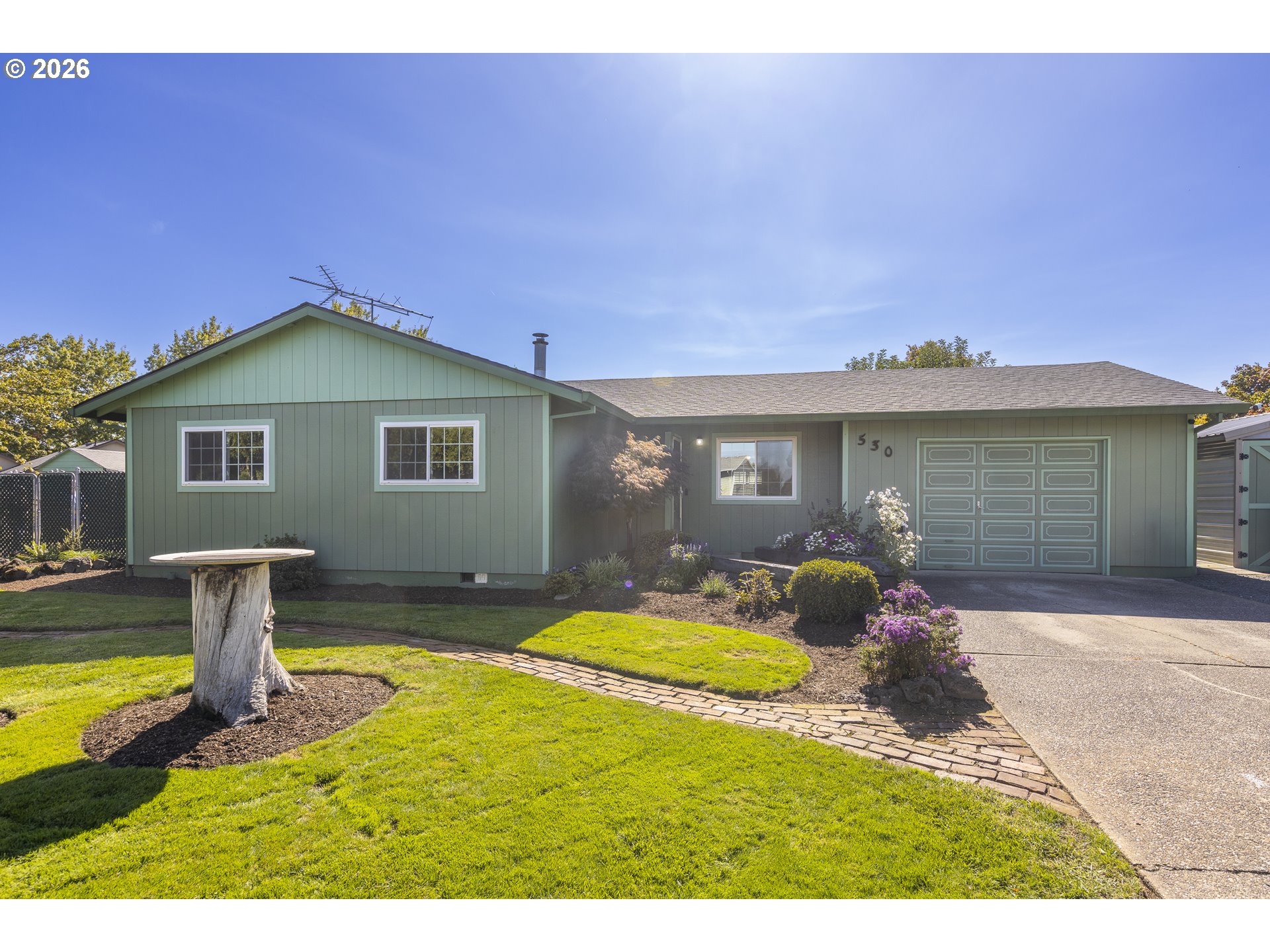 530 SW Ponderosa CT Property Photo 1