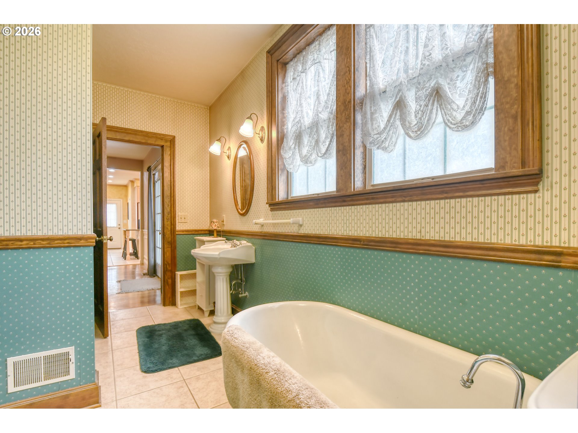 310 E Washington St Property Photo 45