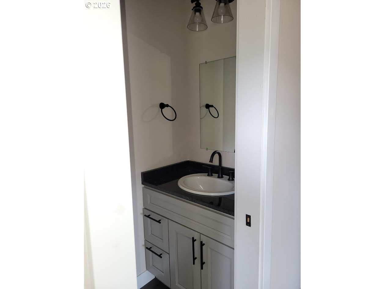 152 Allison Ave Property Photo 8