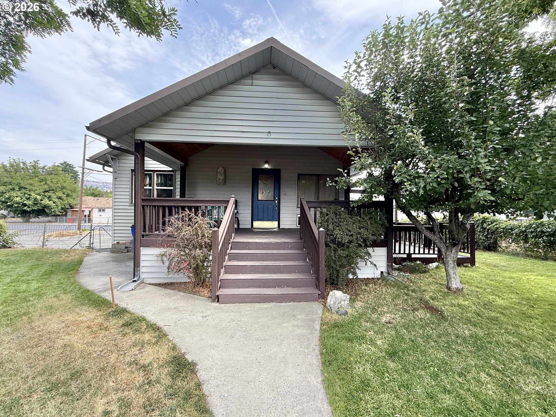 210 Nw Canton St Property Photo 1