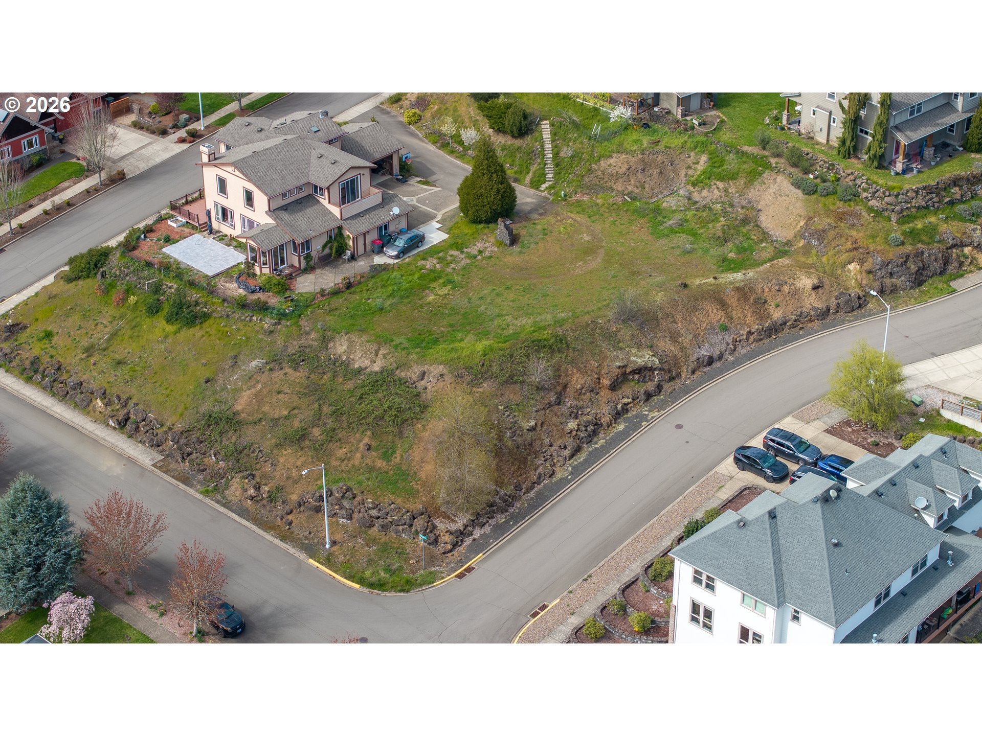 2683 Nw Mt Hood Dr Property Photo 1