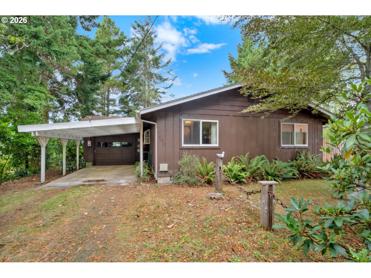 600 QUEENS CT Property Photo 1