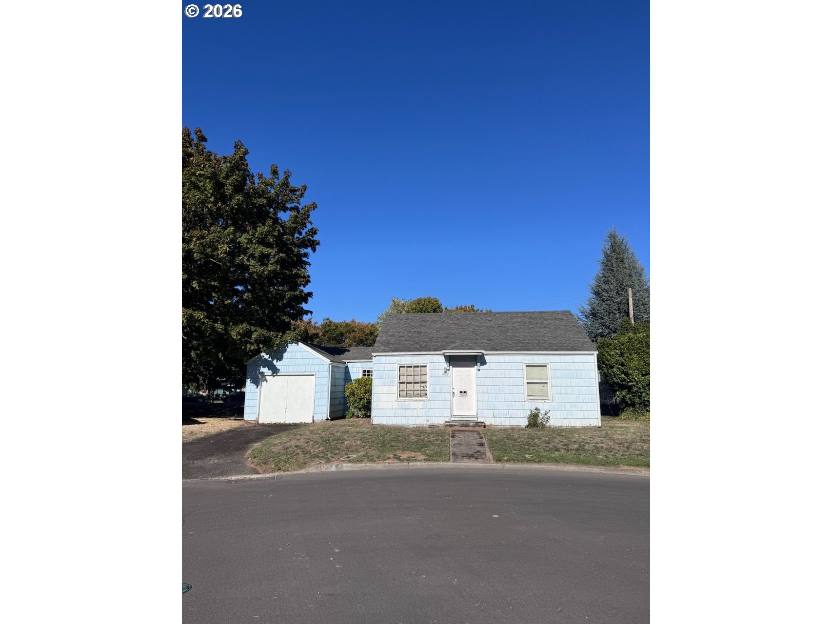 1822 NE WALNUT AVE Property Photo 1