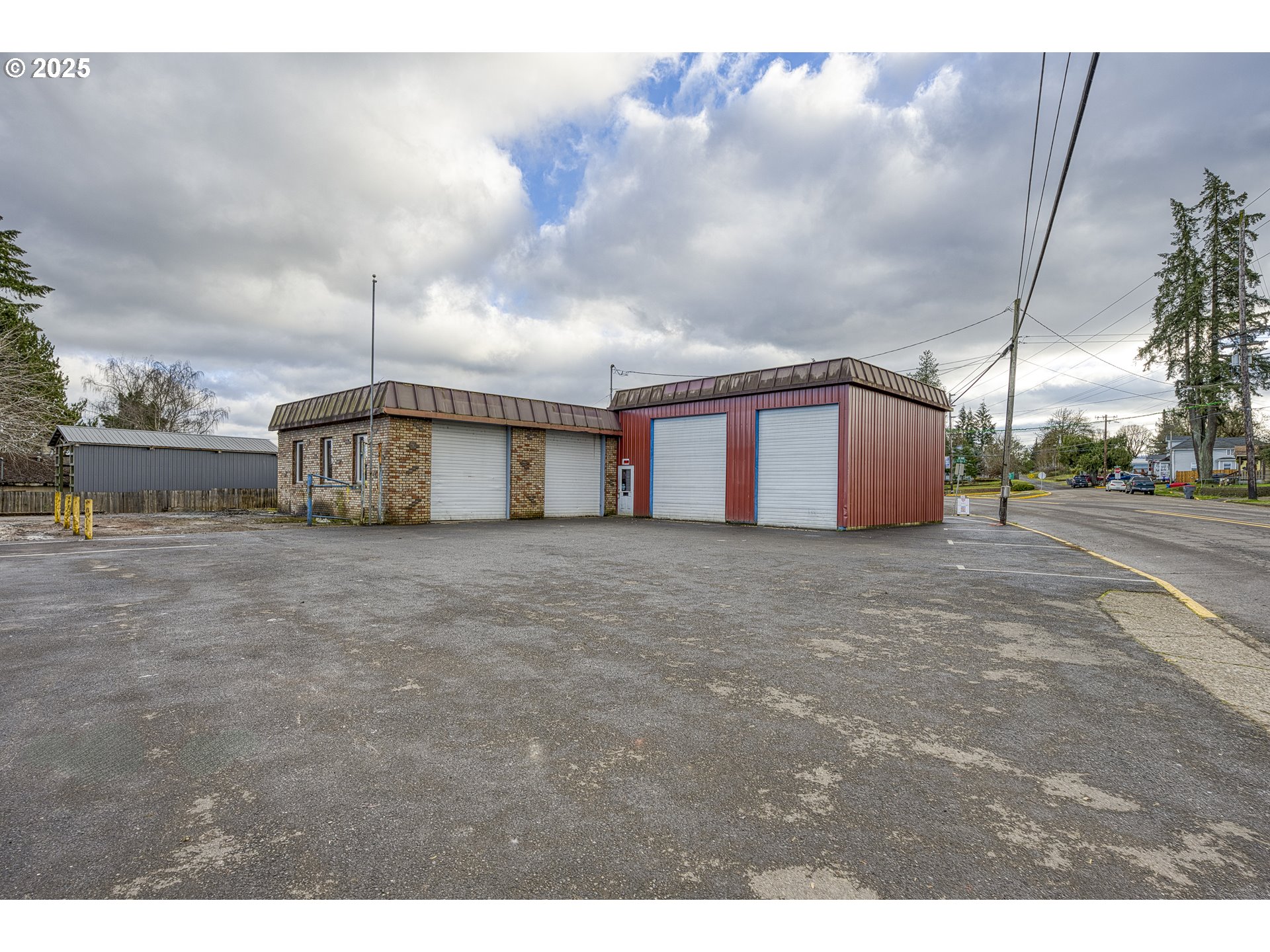 452 Se Main St Property Photo 1