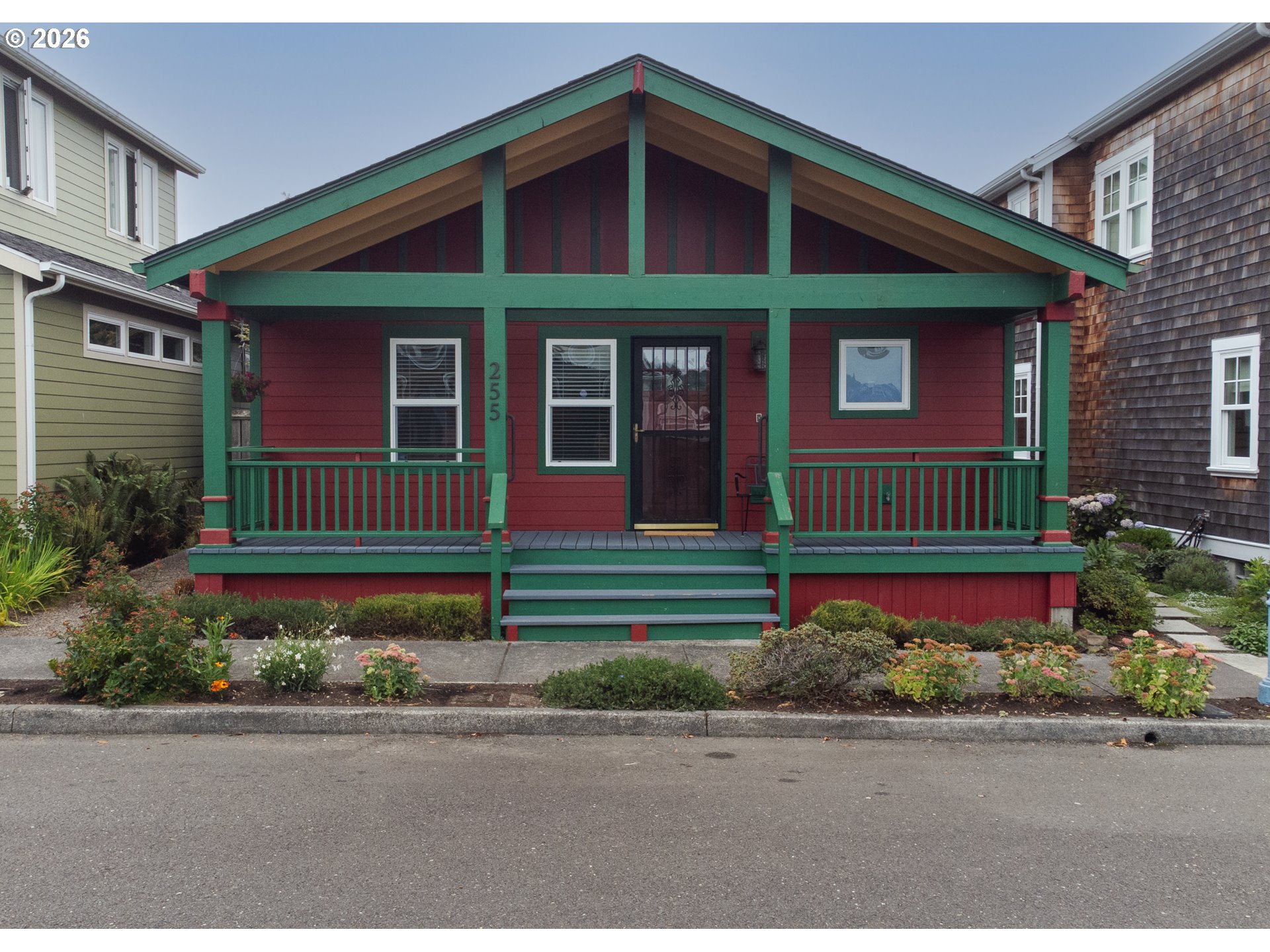 255 23rd St Property Photo 1