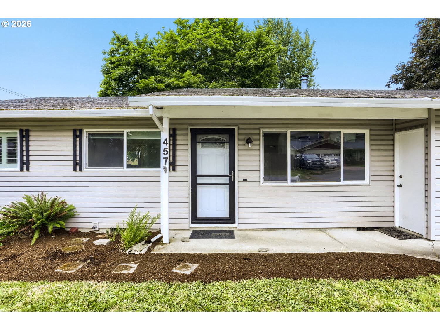 457 Nw Yonia Ct Property Photo 4