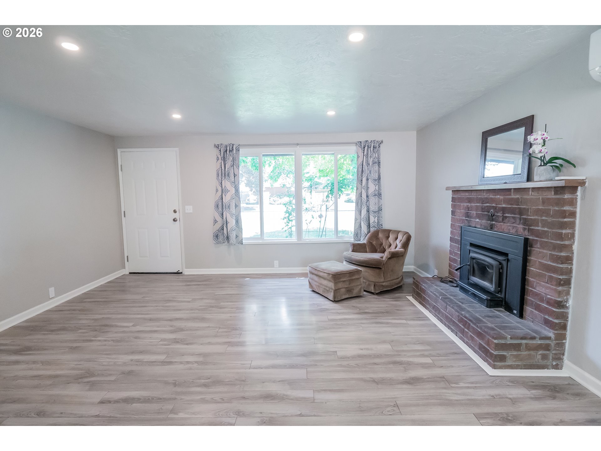 3703 Peppertree Dr Property Photo 4