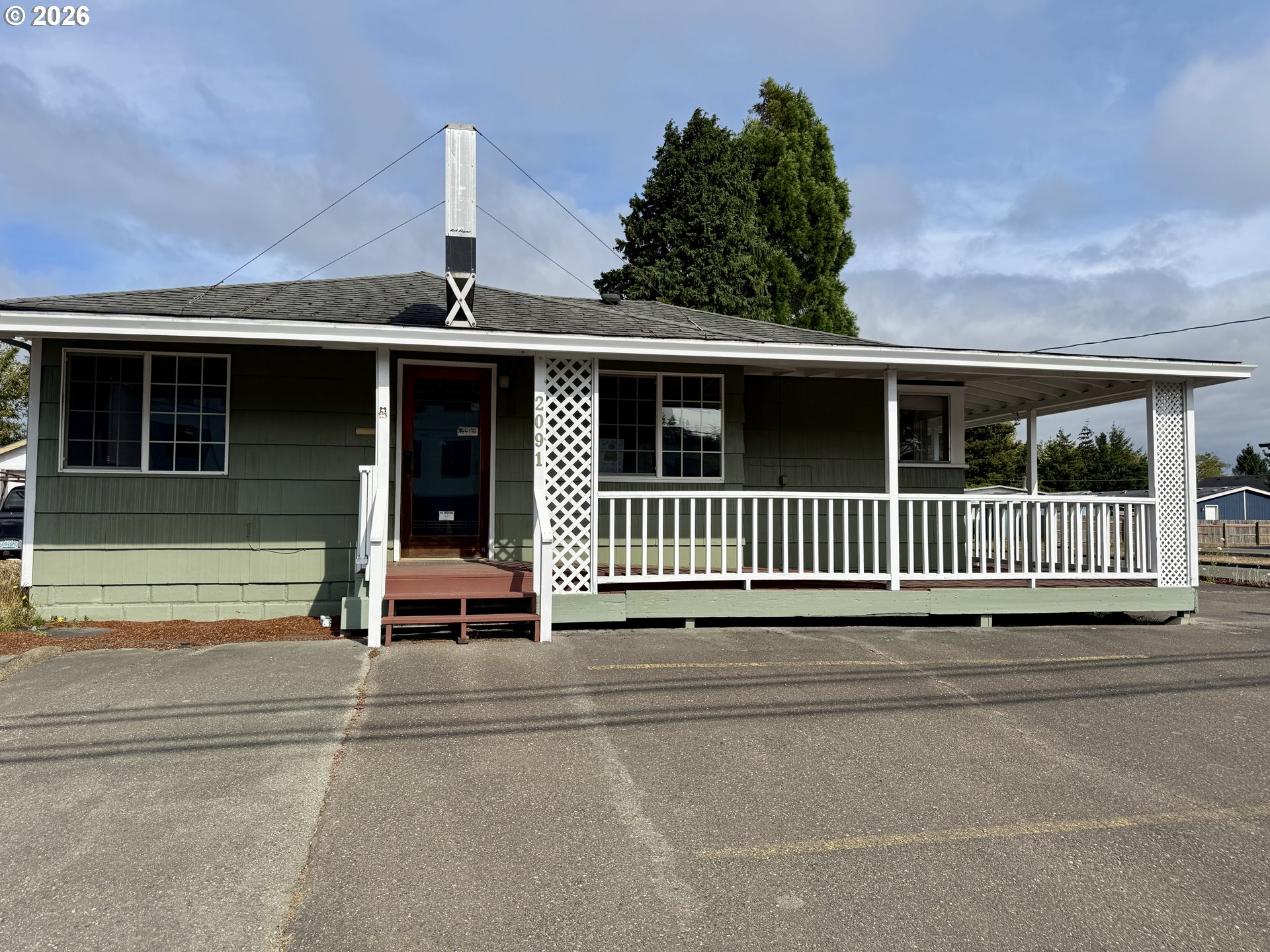 2091 BROADWAY AVE Property Photo 1