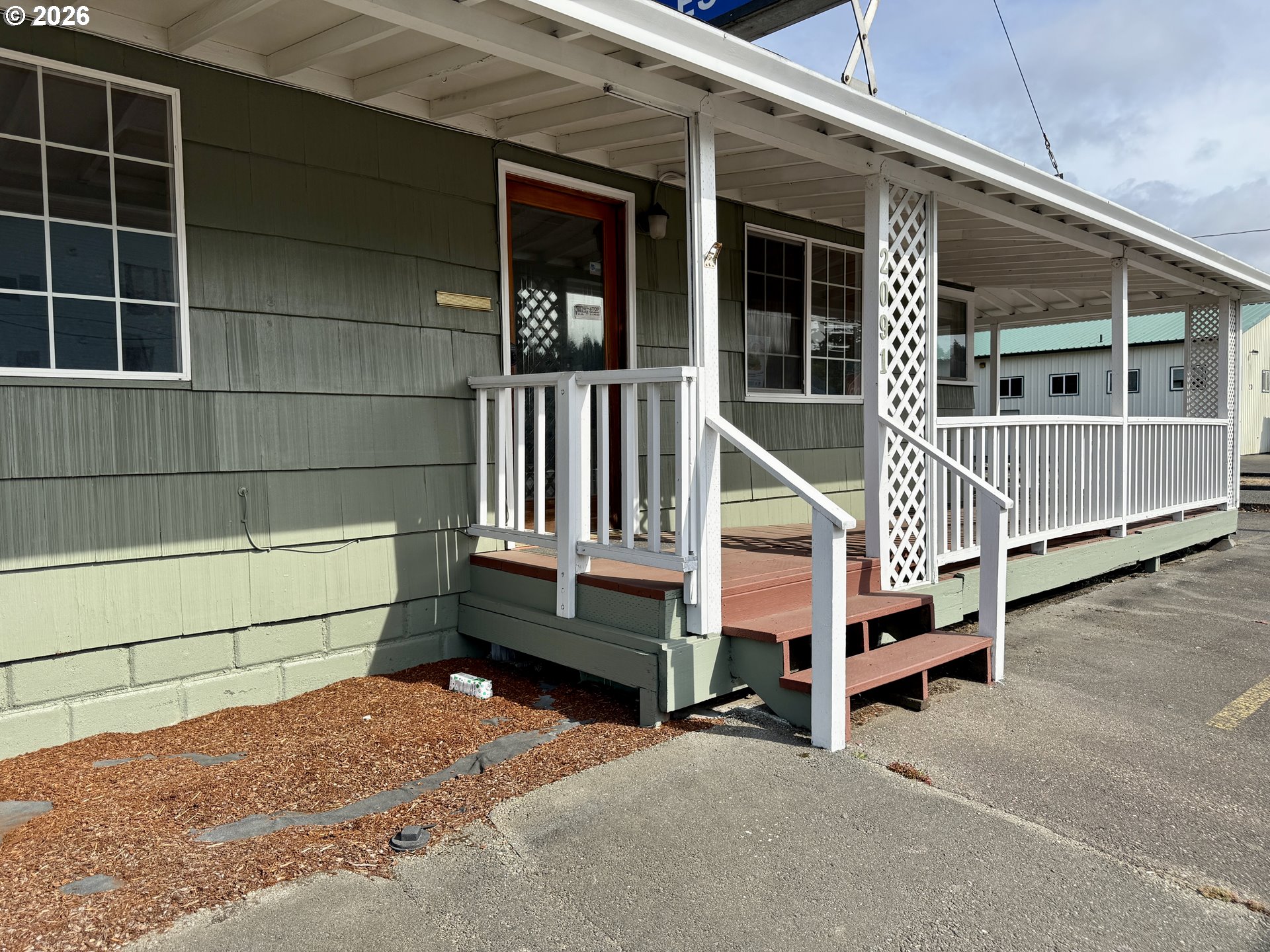 2091 Broadway Ave Property Photo 3