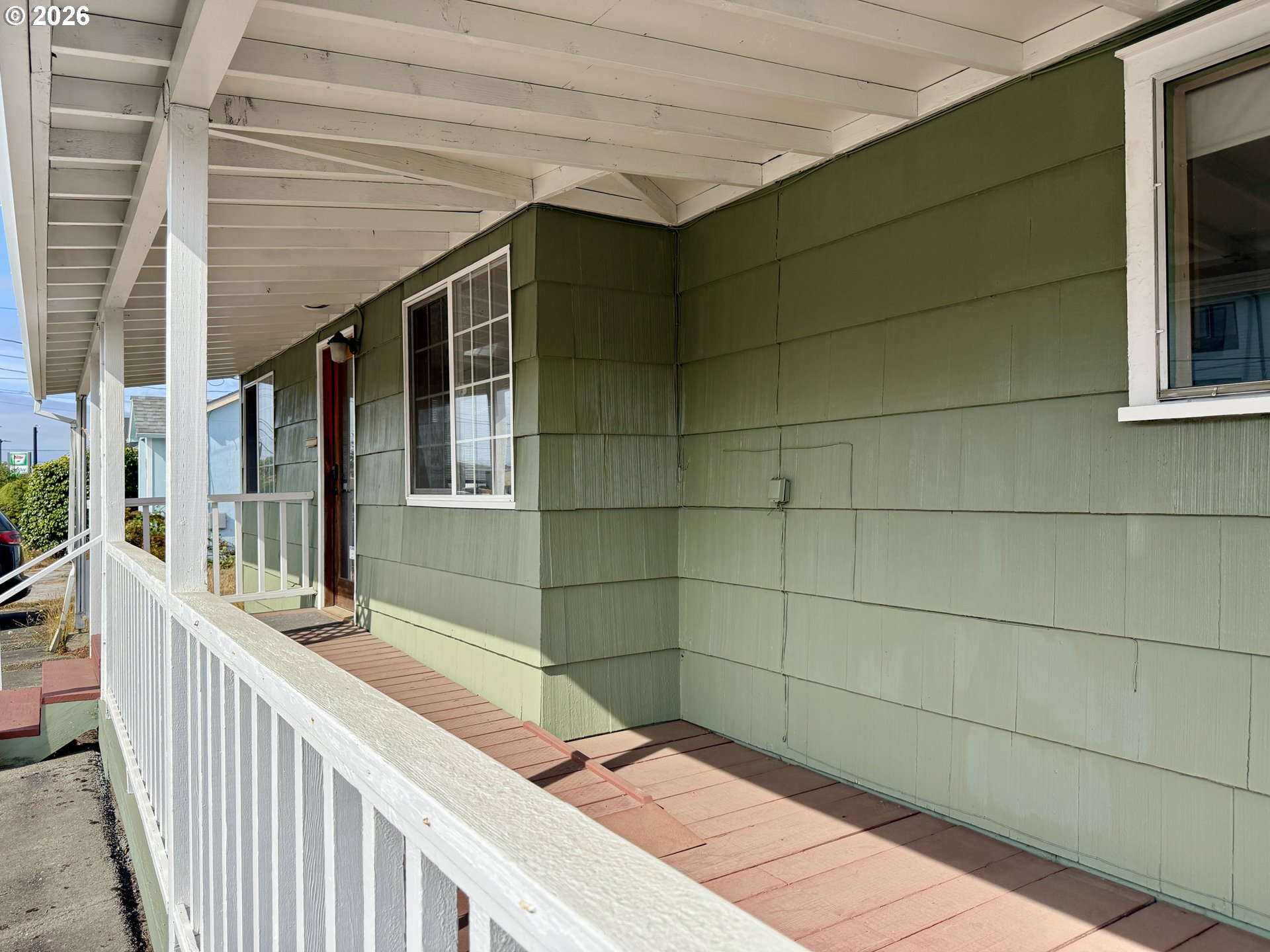 2091 Broadway Ave Property Photo 4
