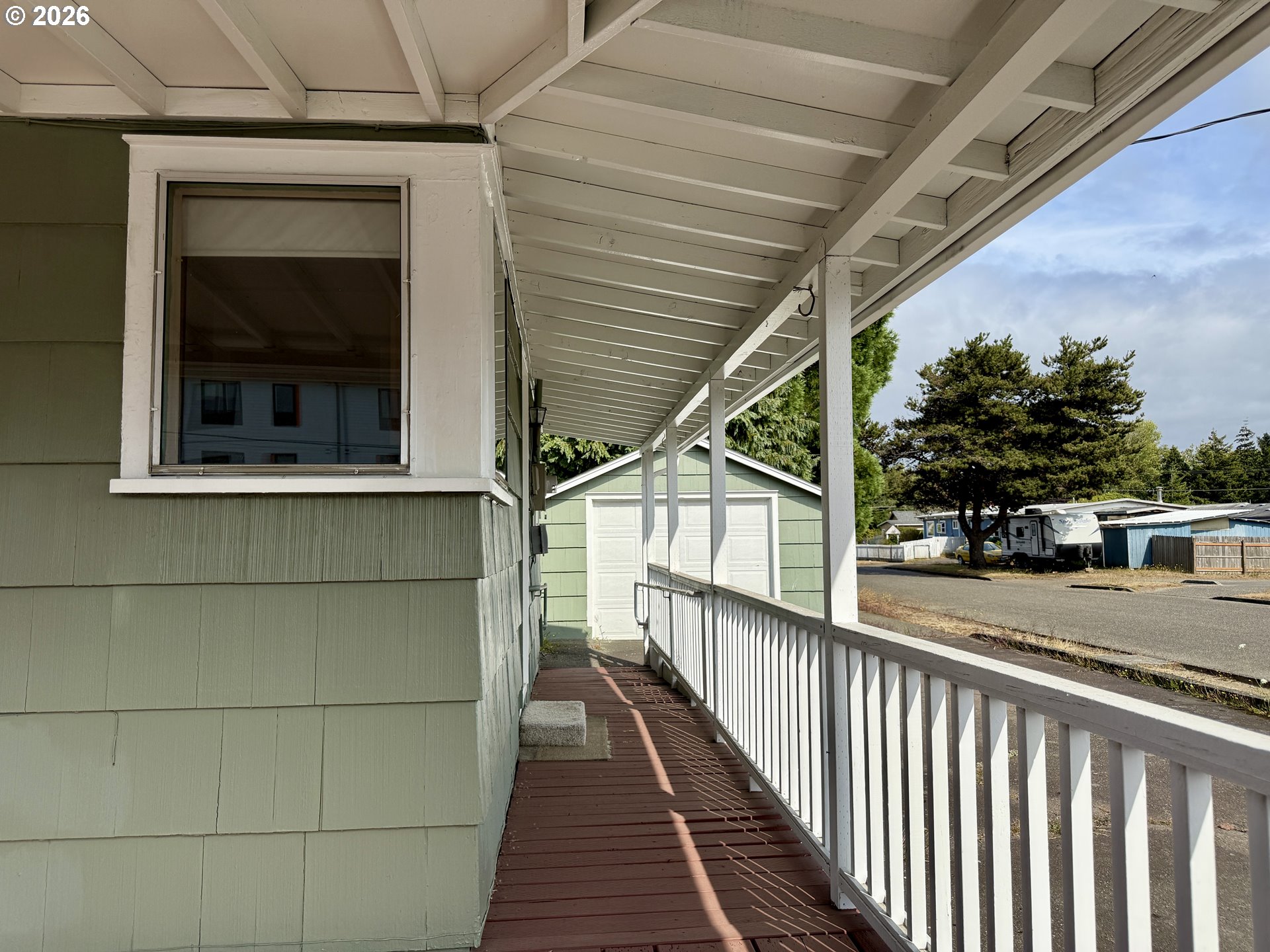 2091 Broadway Ave Property Photo 5