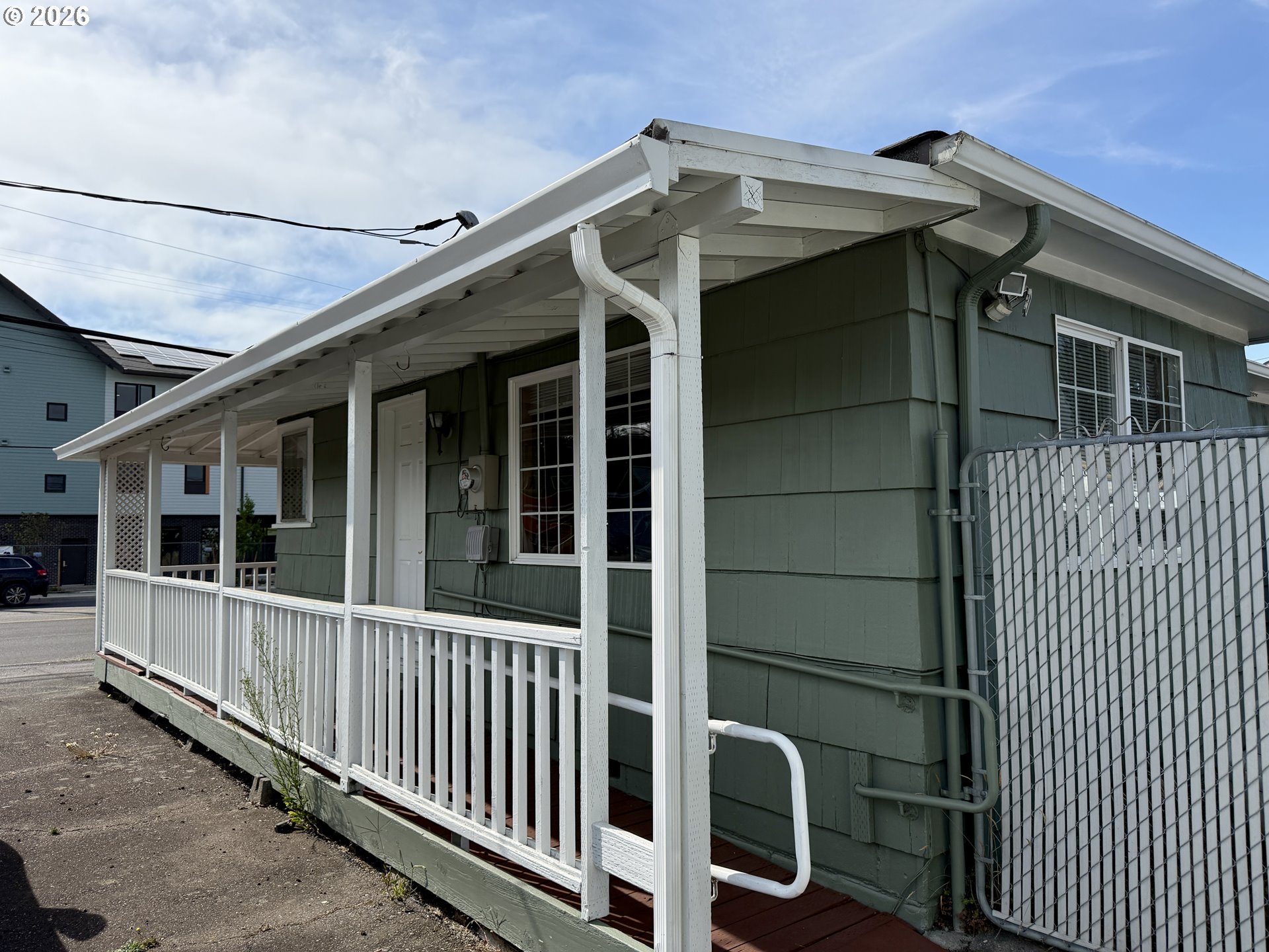 2091 Broadway Ave Property Photo 6