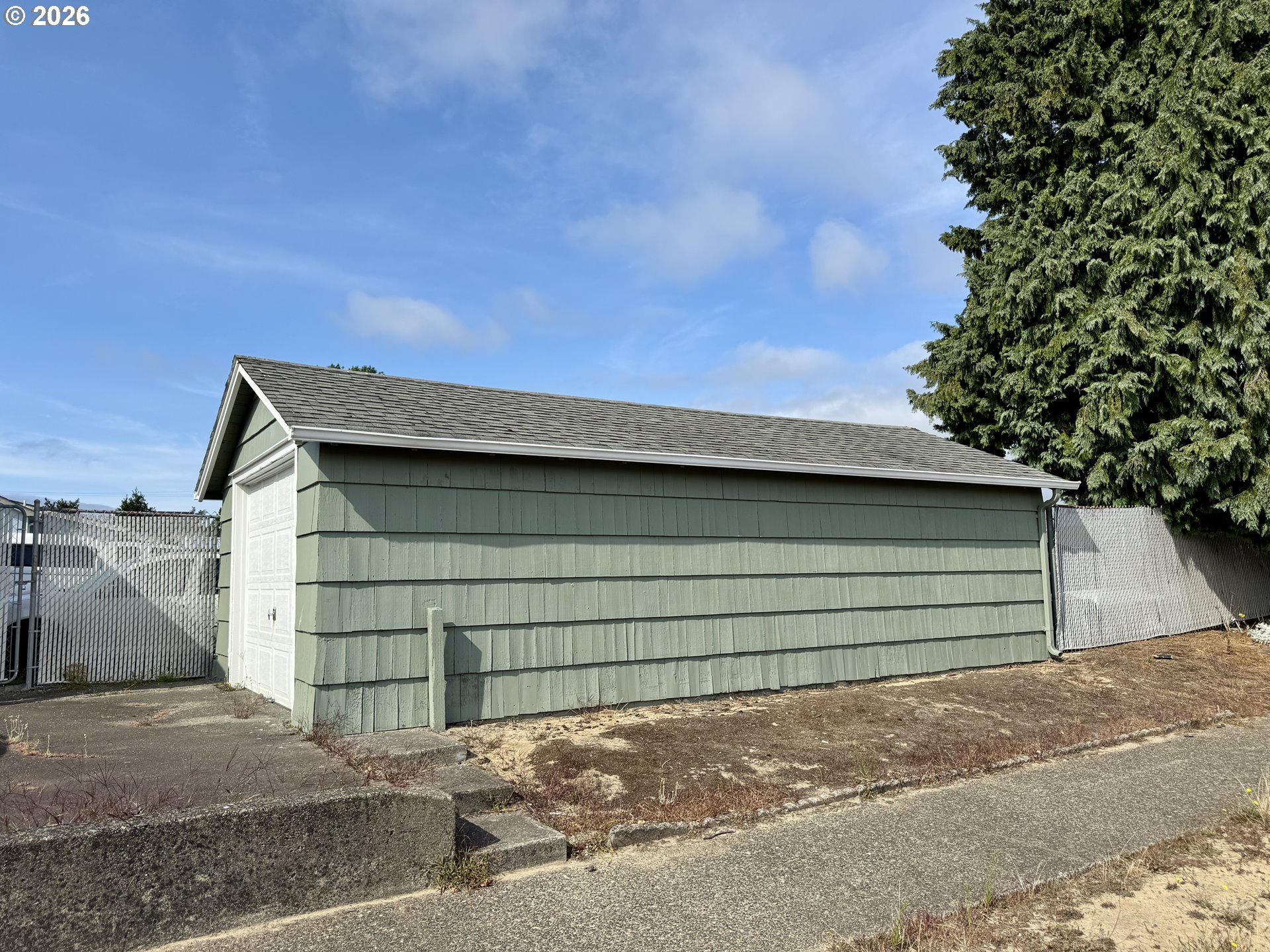 2091 Broadway Ave Property Photo 8