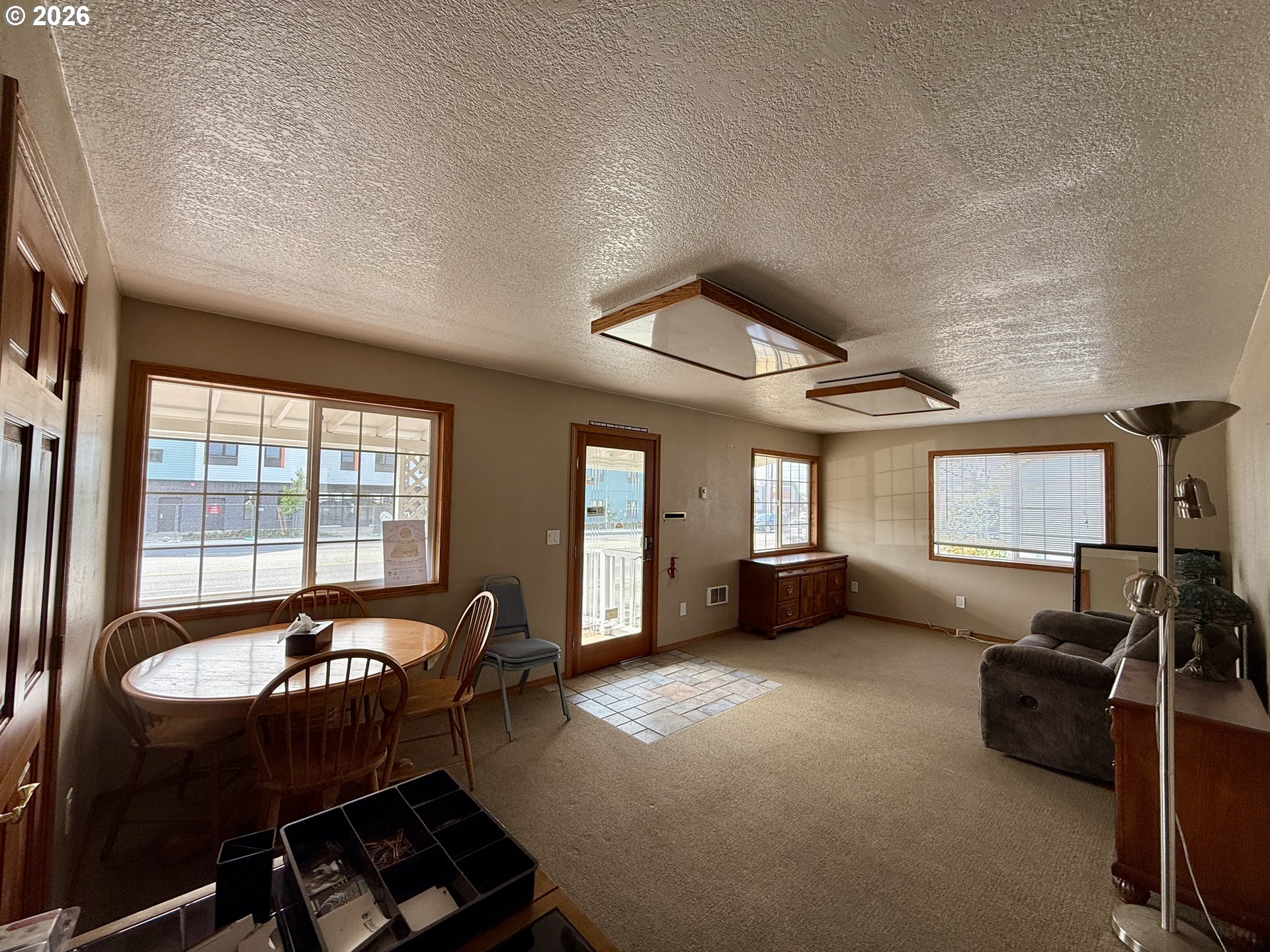 2091 Broadway Ave Property Photo 10