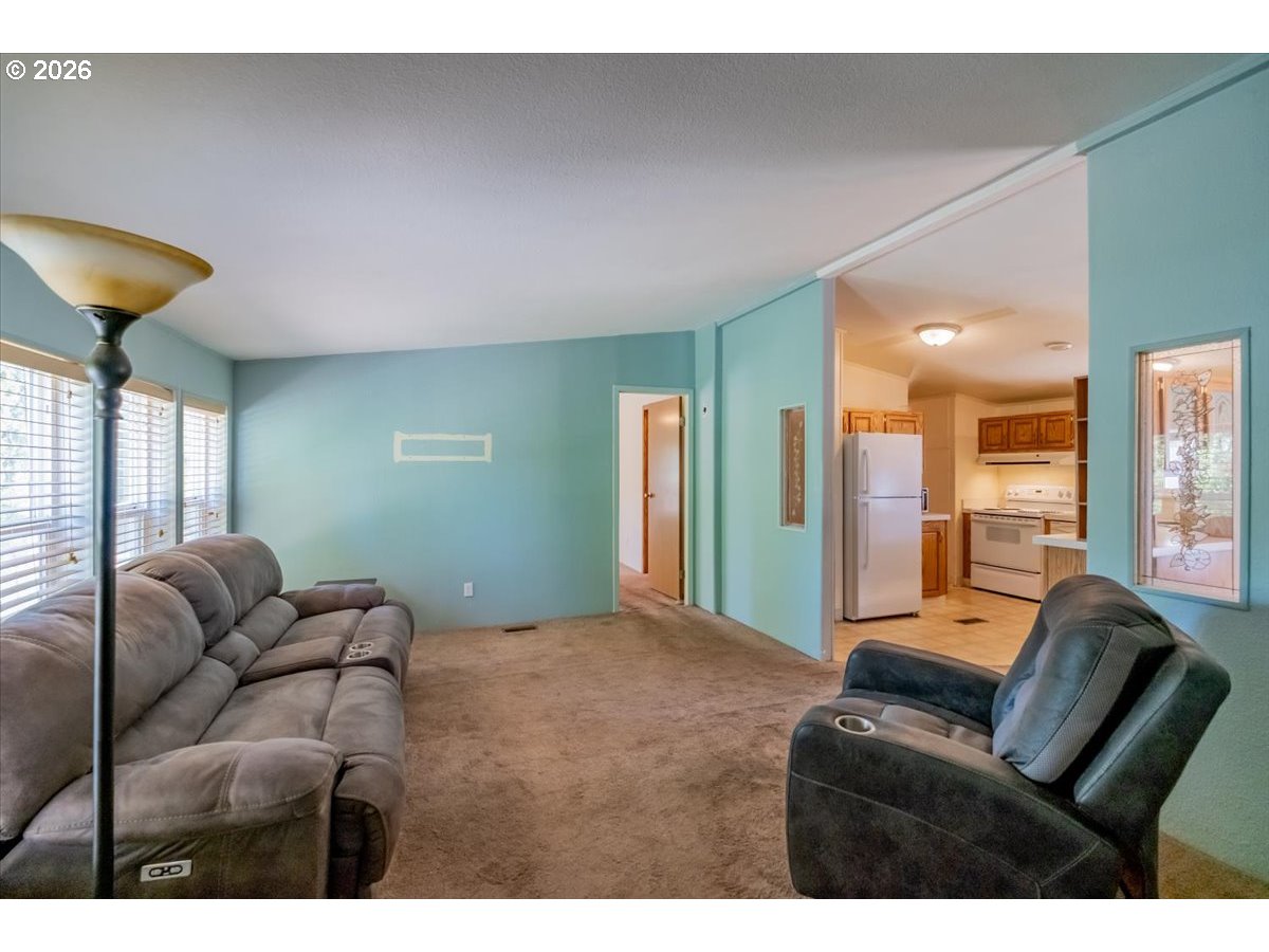 624 Windemere St Property Photo 3