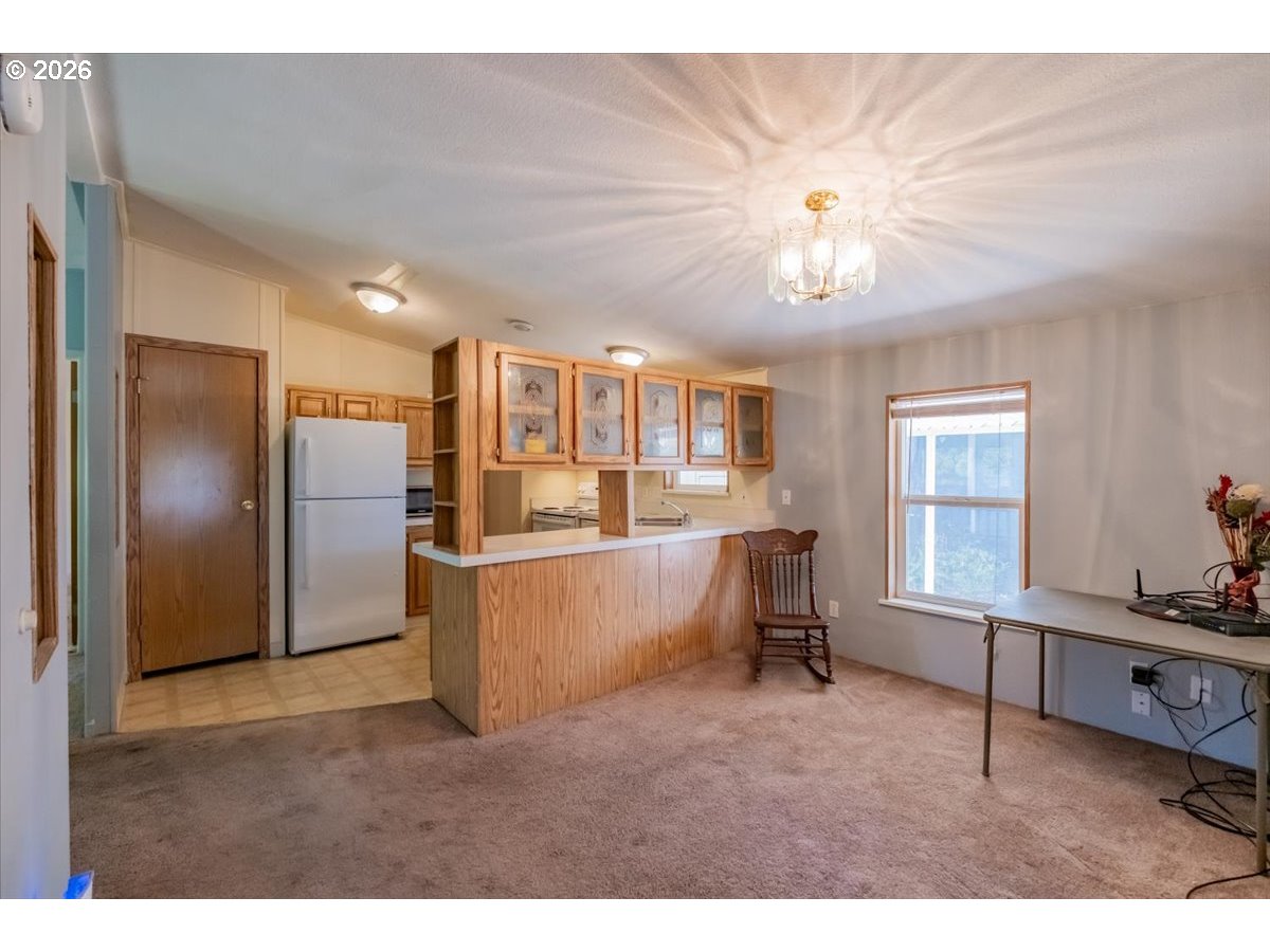 624 Windemere St Property Photo 5