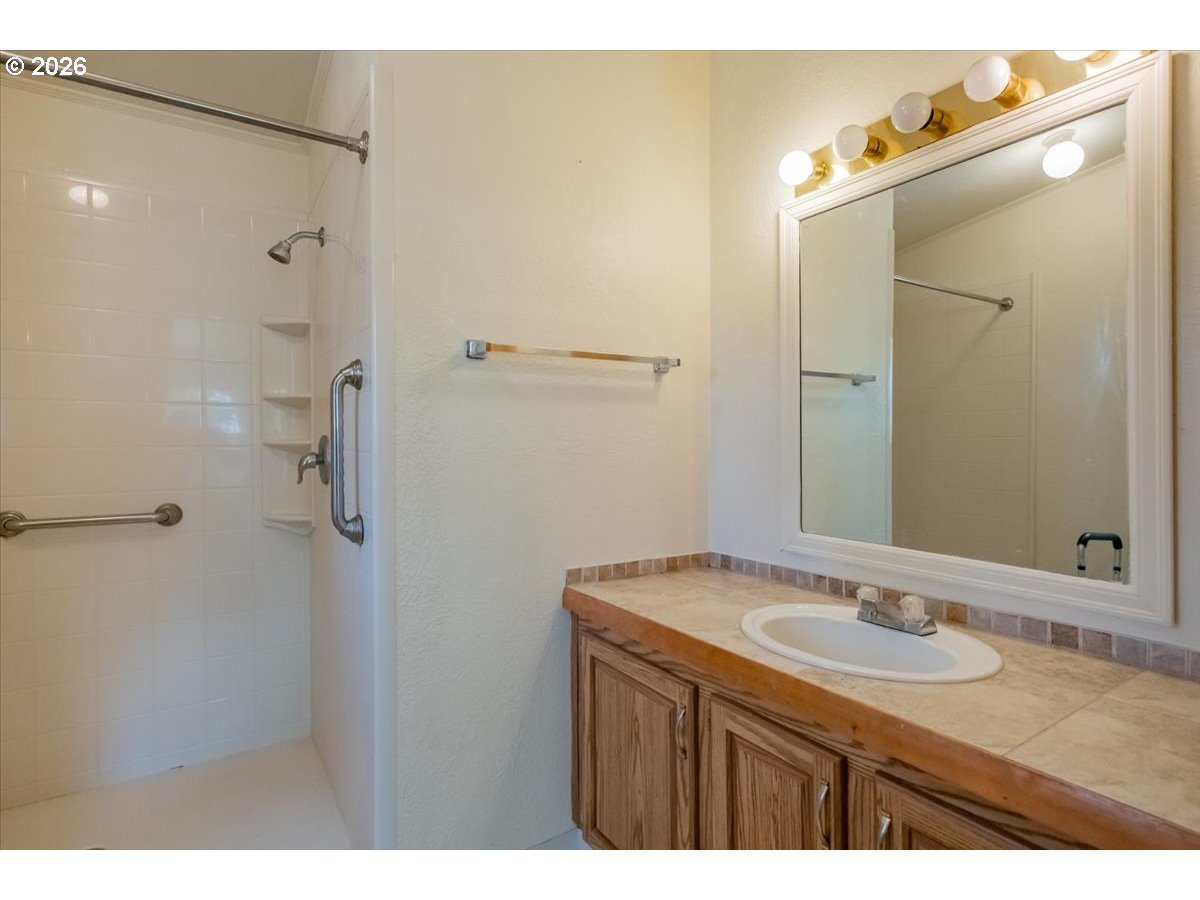 624 Windemere St Property Photo 10