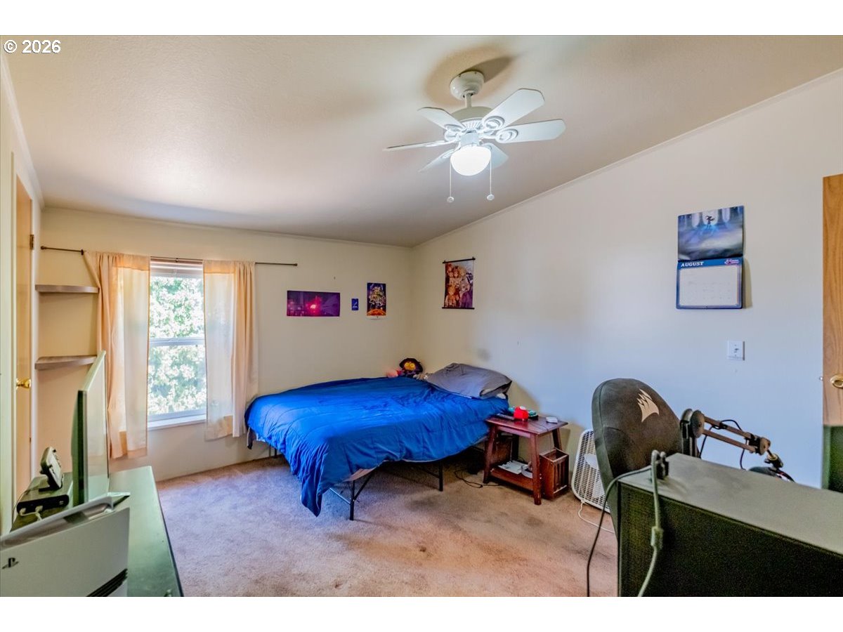 624 Windemere St Property Photo 11