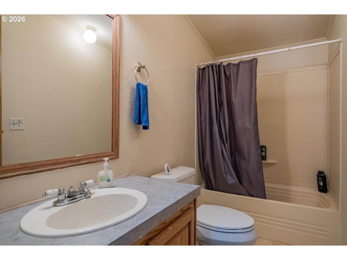 624 Windemere St Property Photo 12