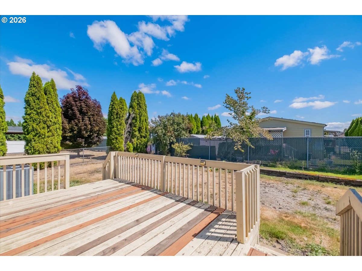 624 Windemere St Property Photo 14