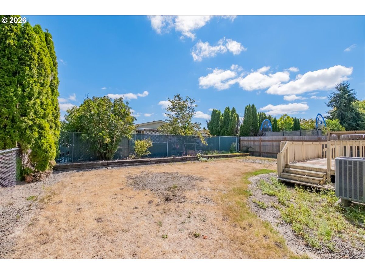 624 Windemere St Property Photo 15