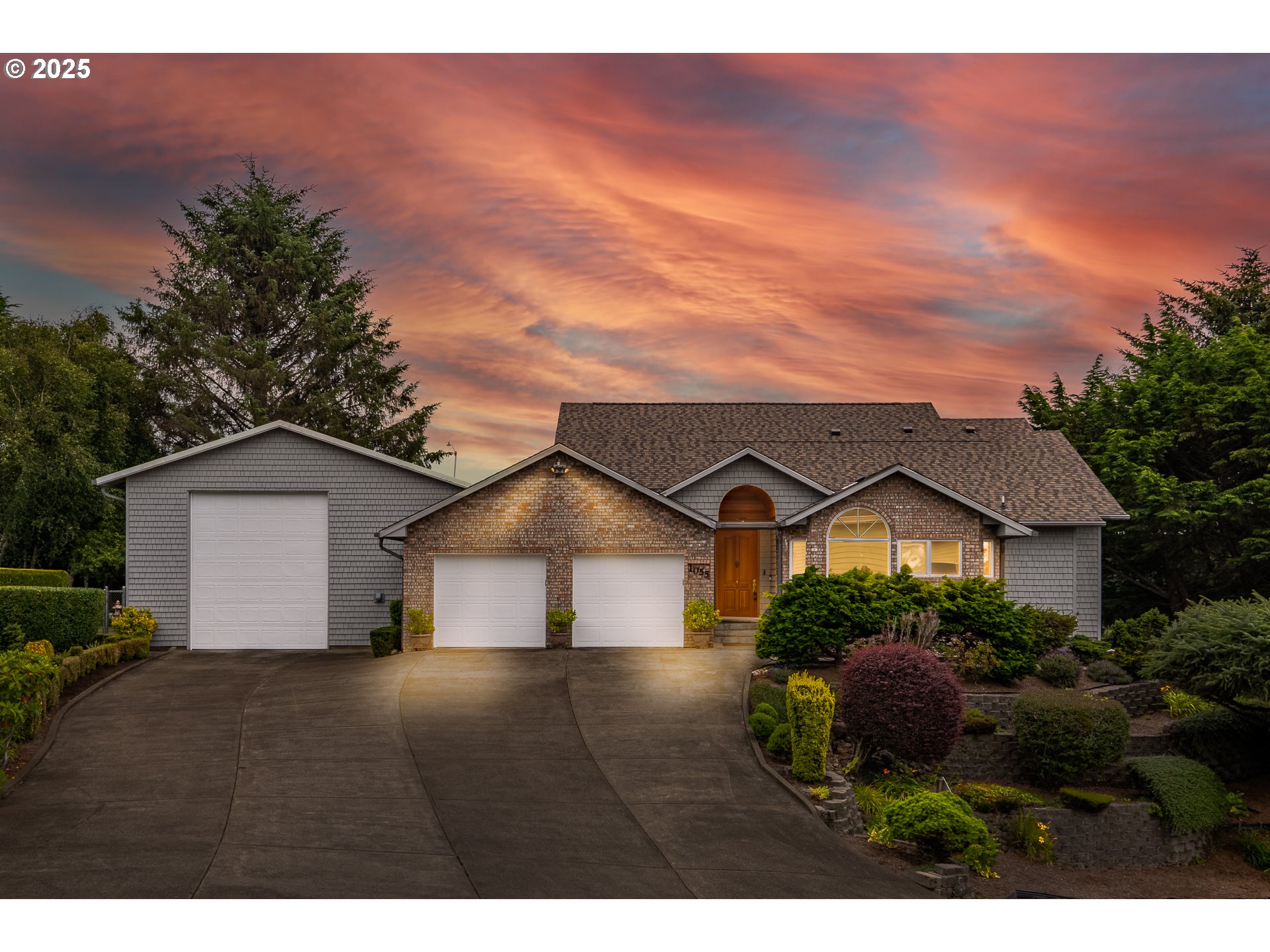 1055 Nw Estate Dr Property Photo 1