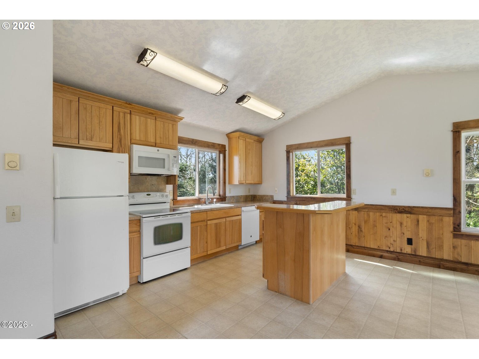 1025 Wilson River Loop Property Photo 12