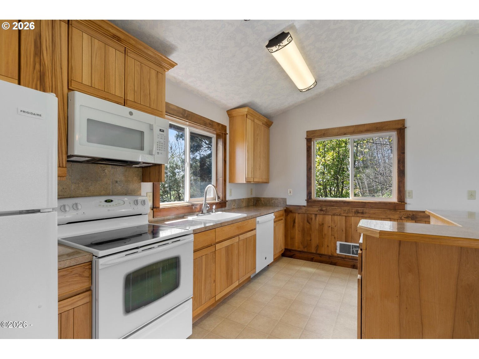 1025 Wilson River Loop Property Photo 13