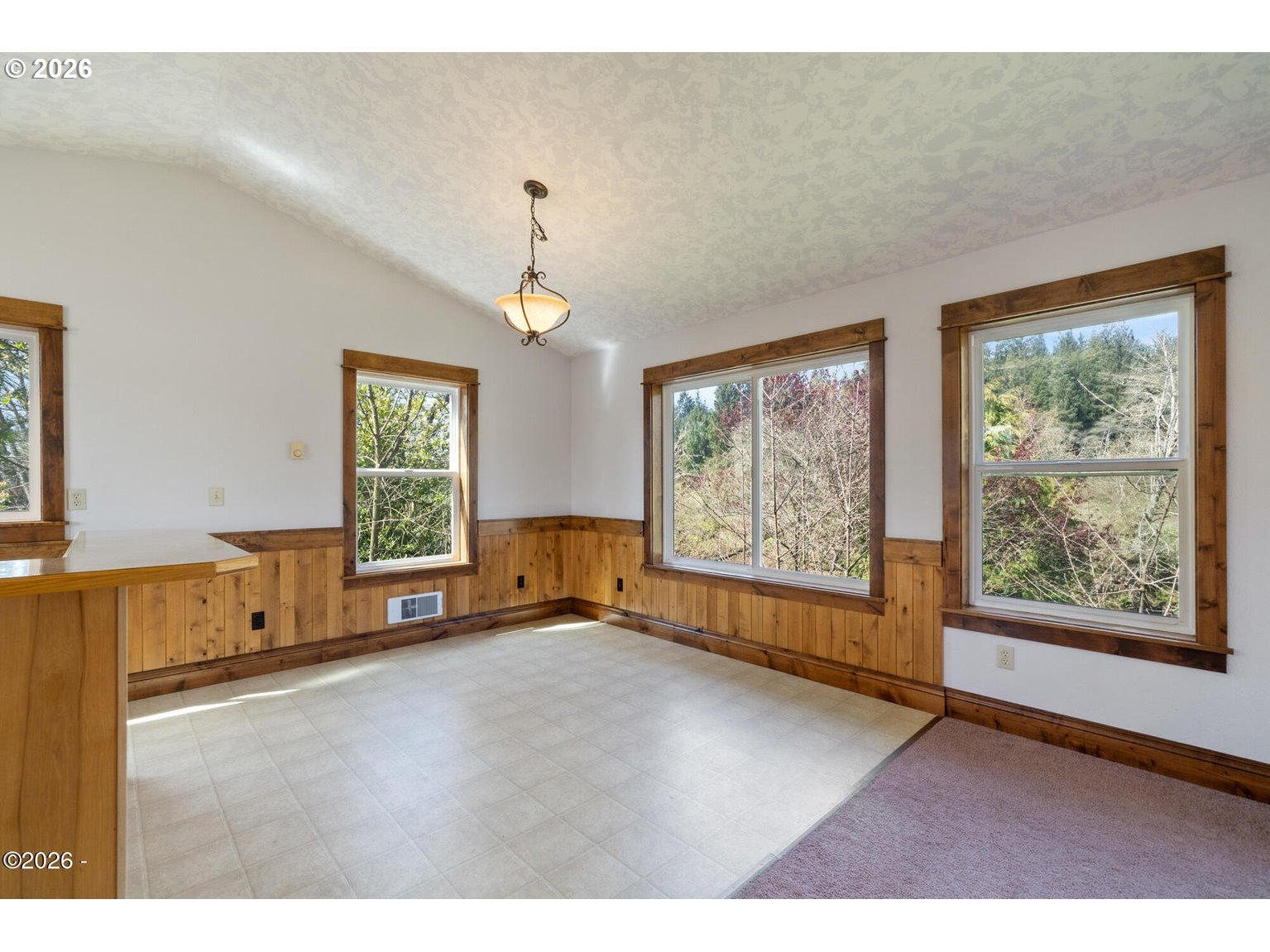 1025 Wilson River Loop Property Photo 16