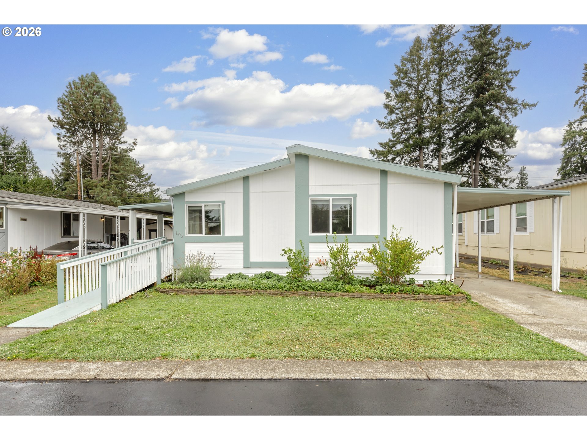 12450 Sw Fischer Rd 103 Property Photo 1