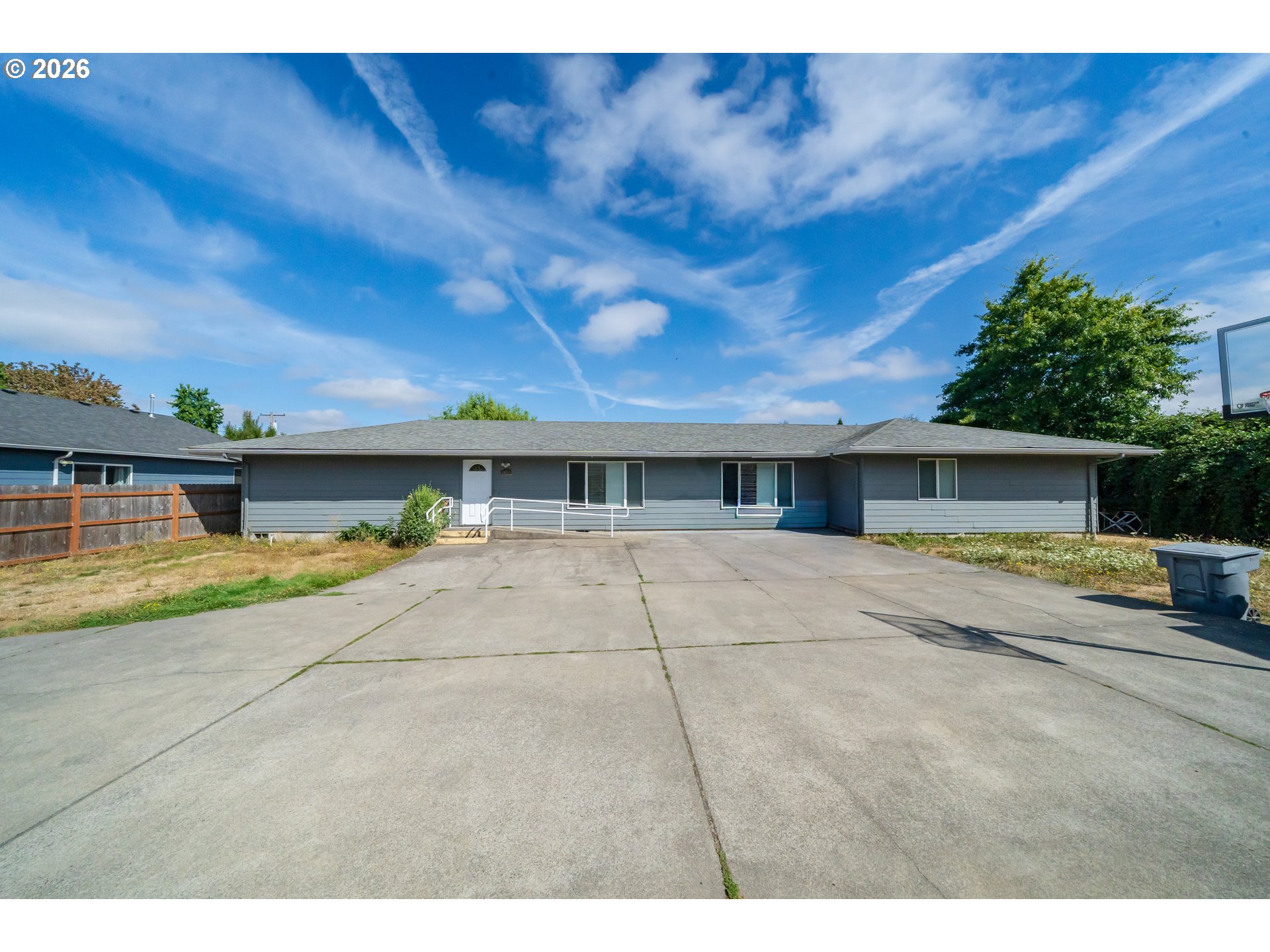 1400 Clay St Ne Property Photo 1