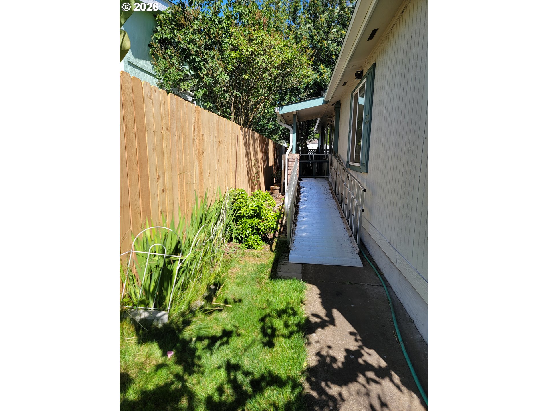 1301 Bramblewood Ln Property Photo 2