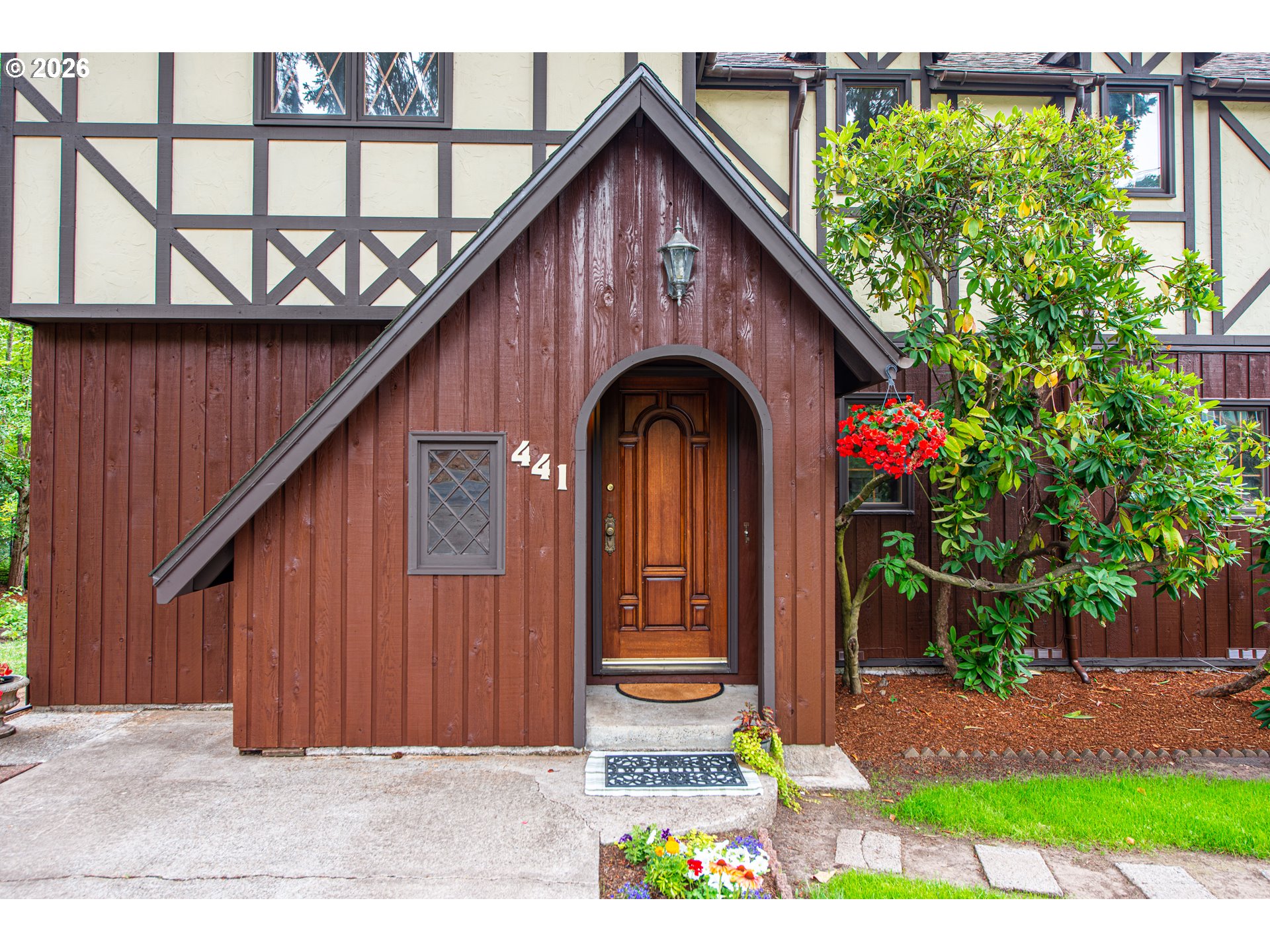 441 W D St Property Photo 5