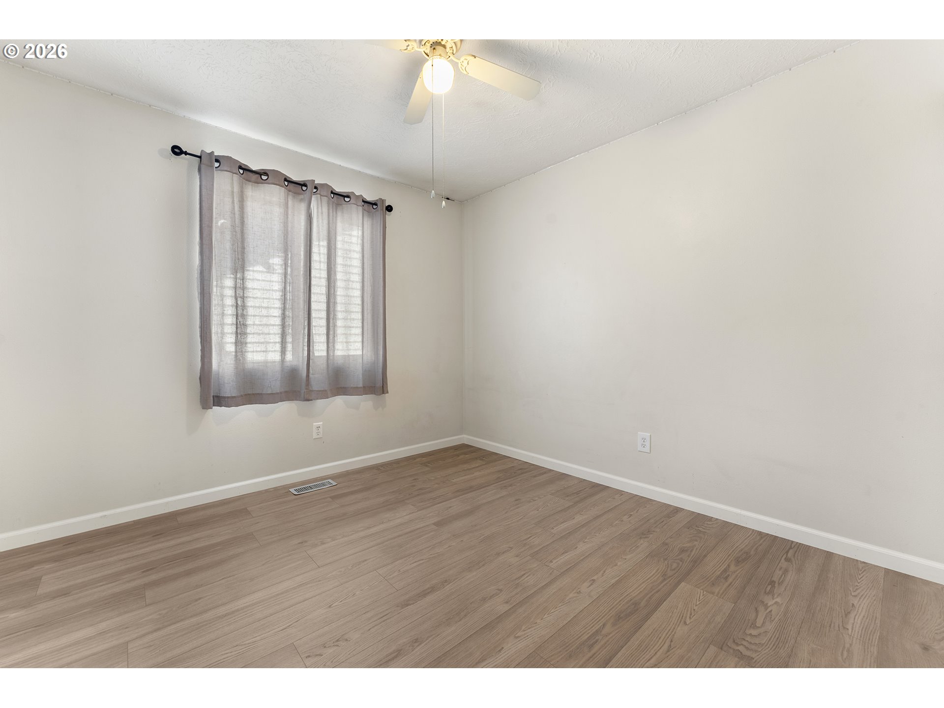 20398 Ne Mackenzie Ln Property Photo 11