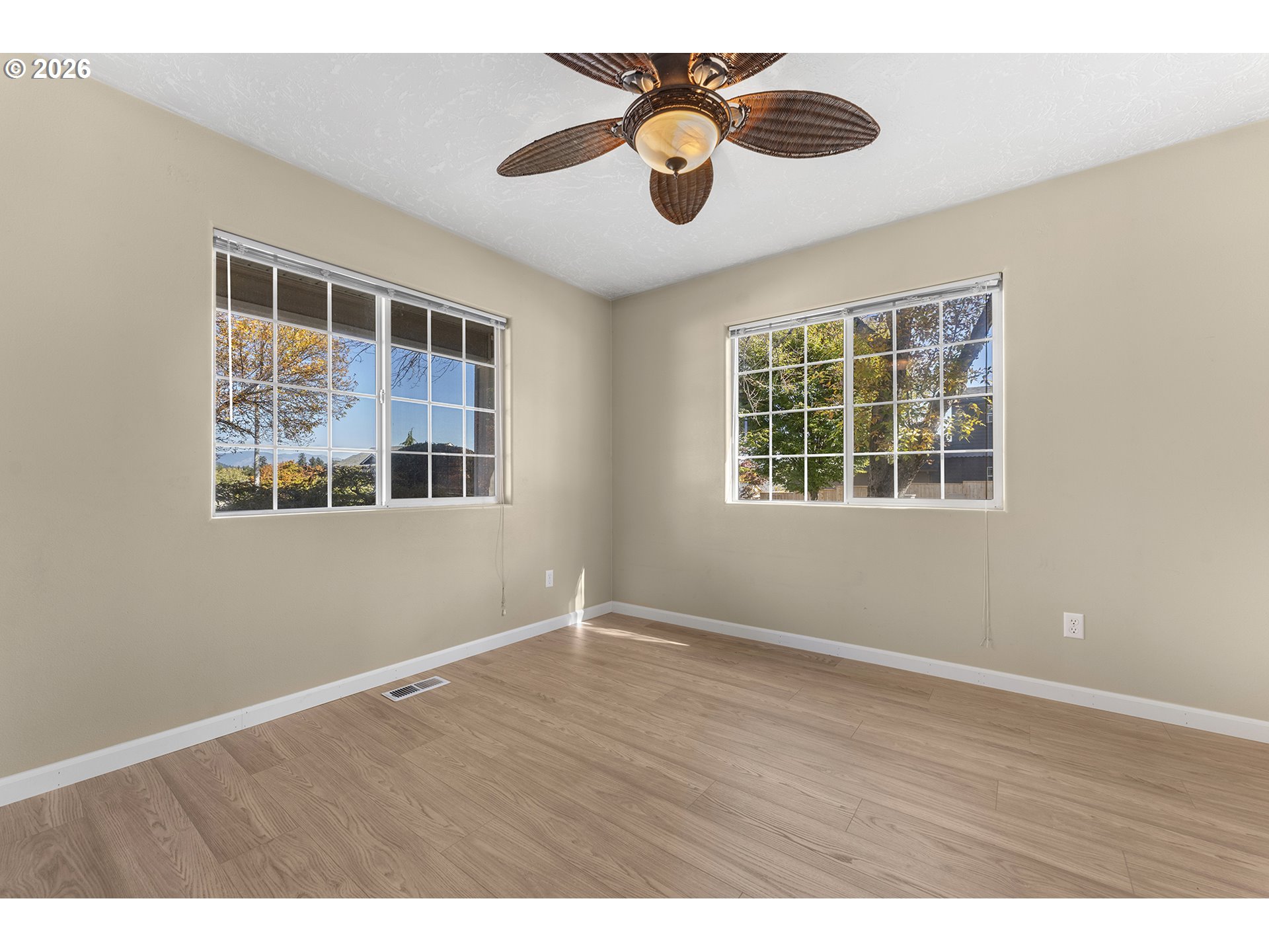 20398 Ne Mackenzie Ln Property Photo 13