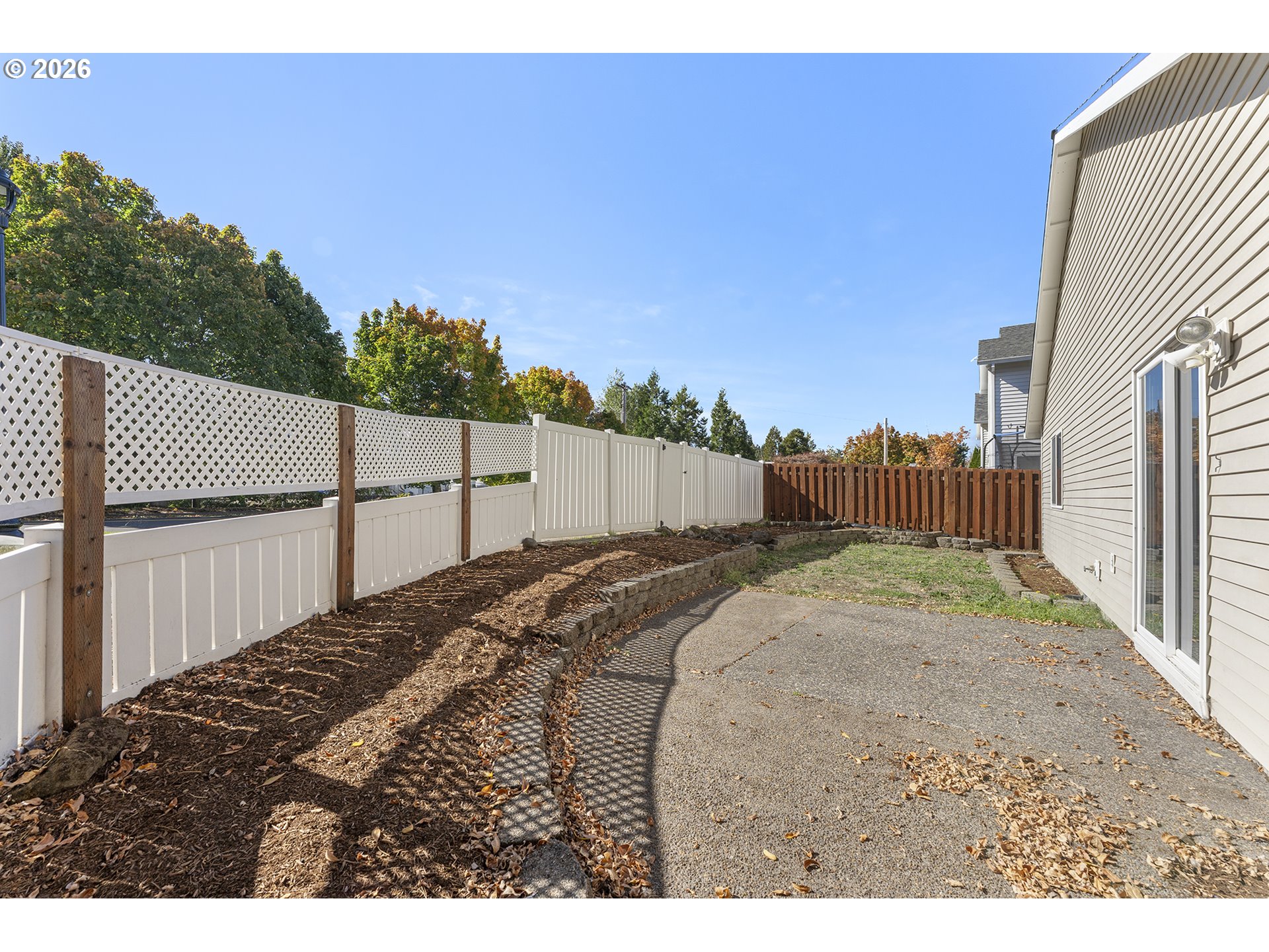 20398 Ne Mackenzie Ln Property Photo 15
