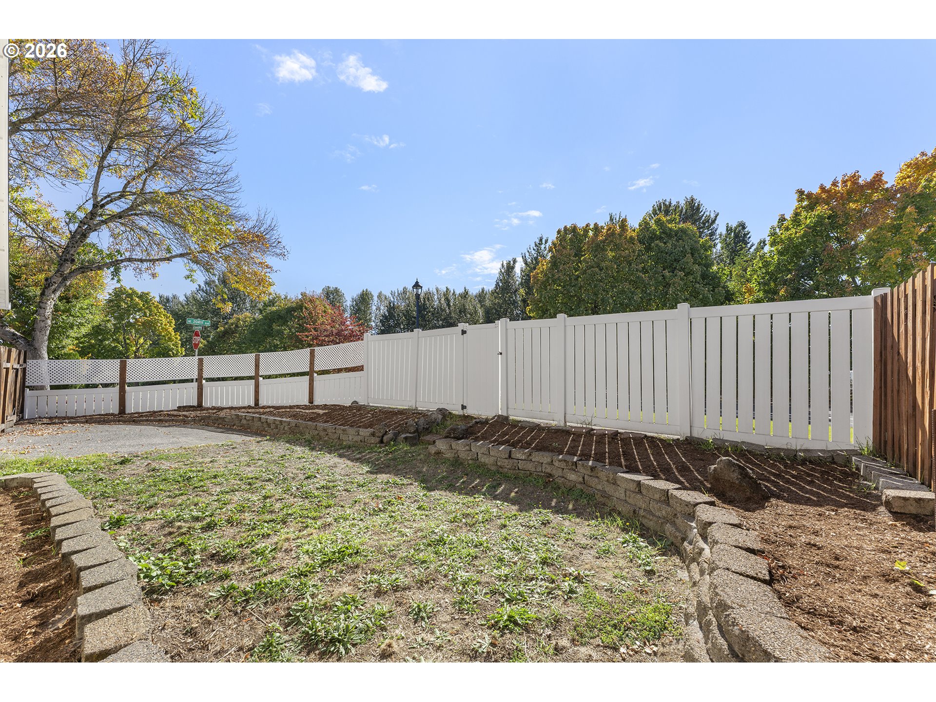 20398 Ne Mackenzie Ln Property Photo 16